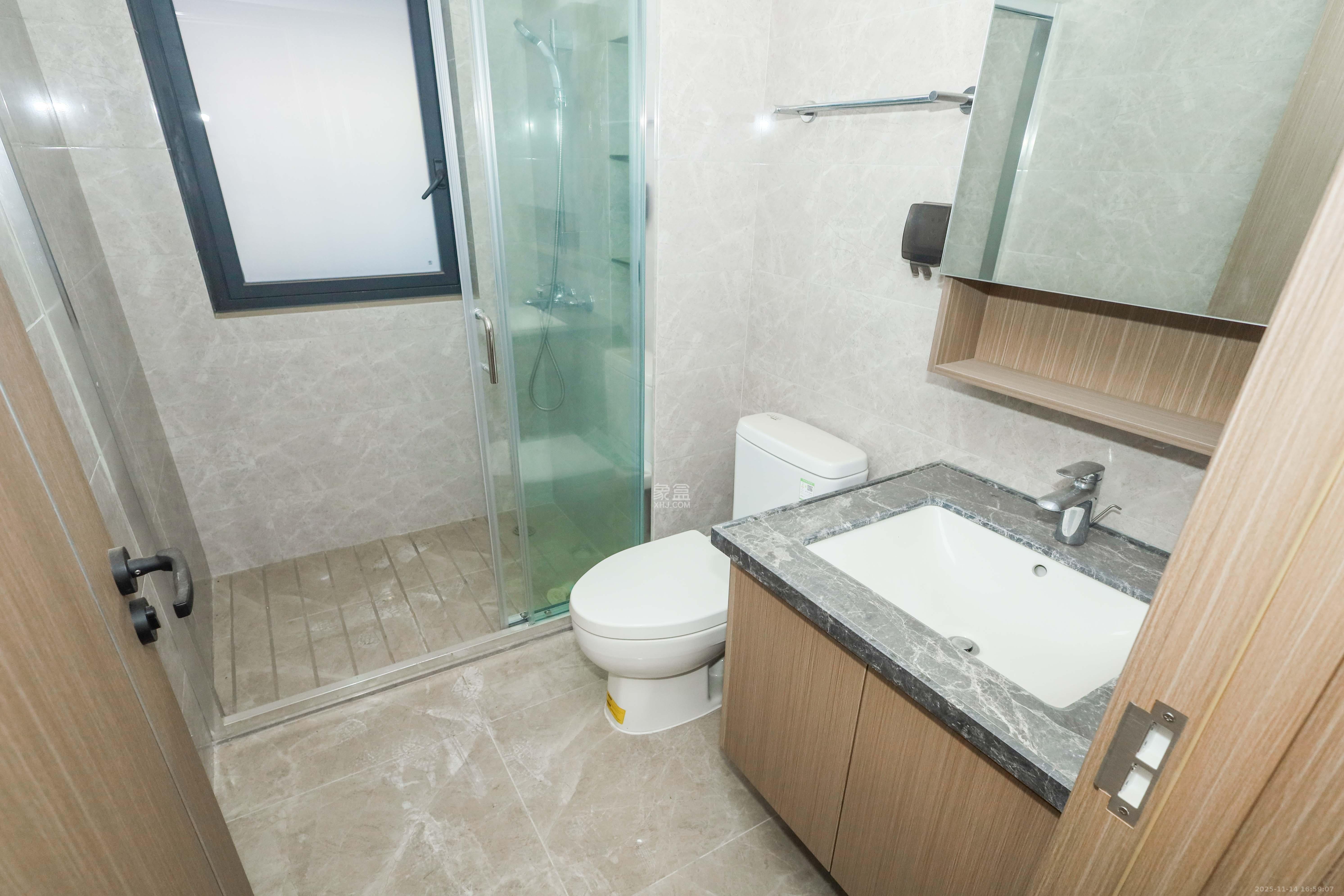 中海麓山境北区  3室2厅2卫    120.0万卫生间