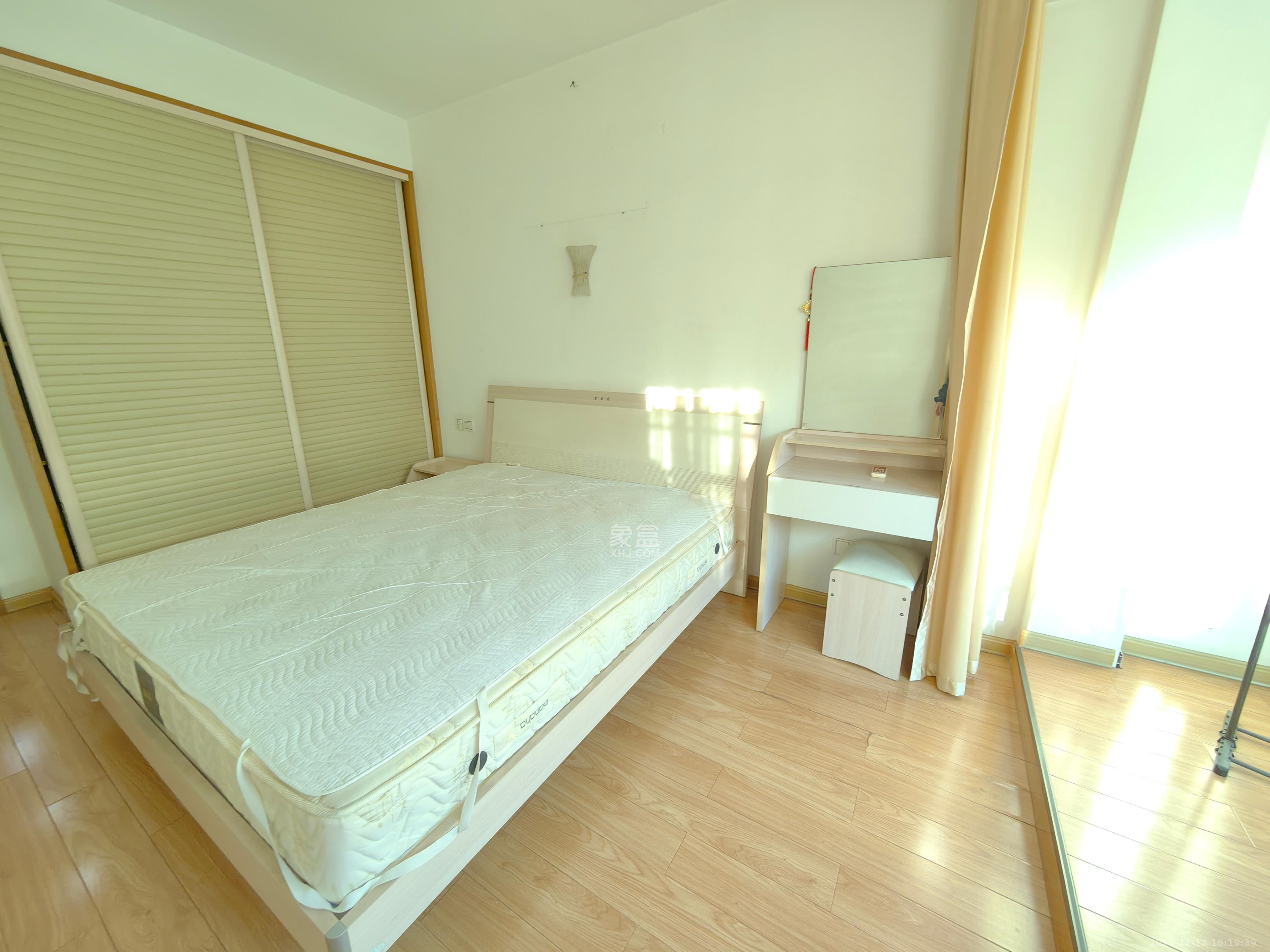 中南汽车世界  3室2厅1卫    1300.0元/月室内图