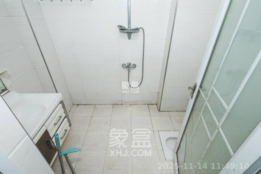 保利麓谷林语I区  1室1厅1卫    1300.0元/月室内图