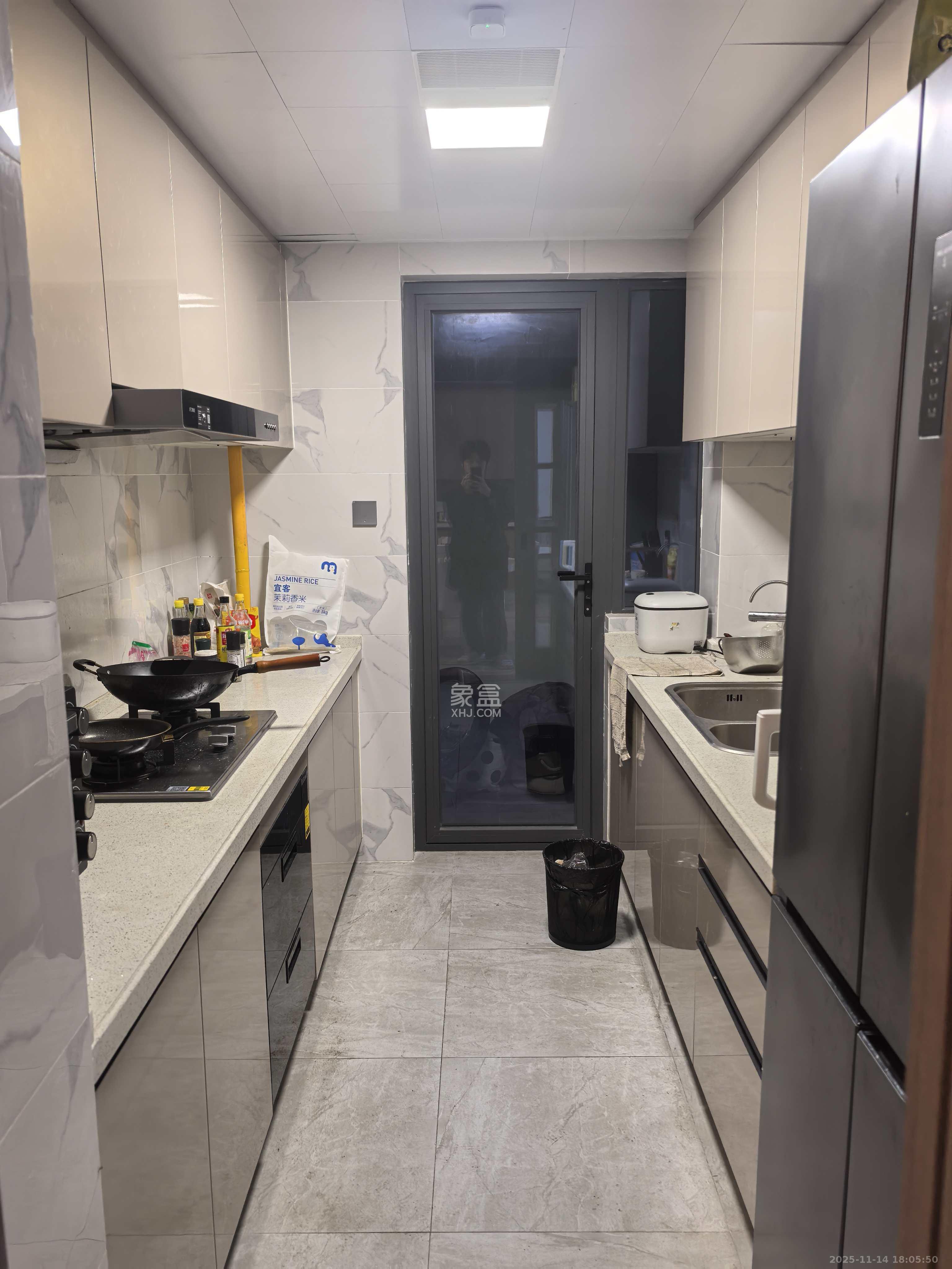 绿地V岛  3室2厅1卫    3400.0元/月室内图