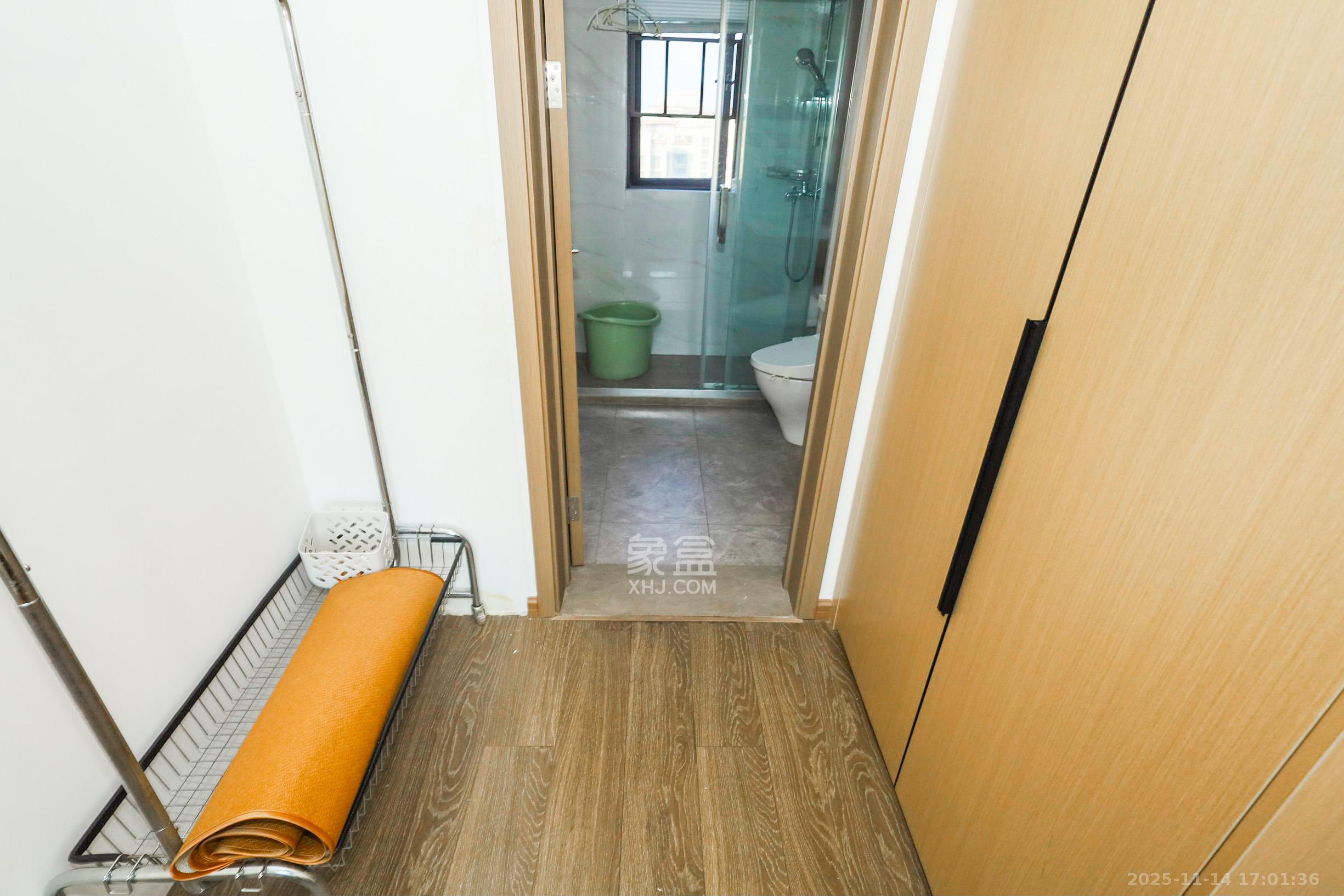 招商华发依云曦城 4室2厅2卫 121.8万 招商华发依云曦城 4室2厅2卫 121.8万卫生间