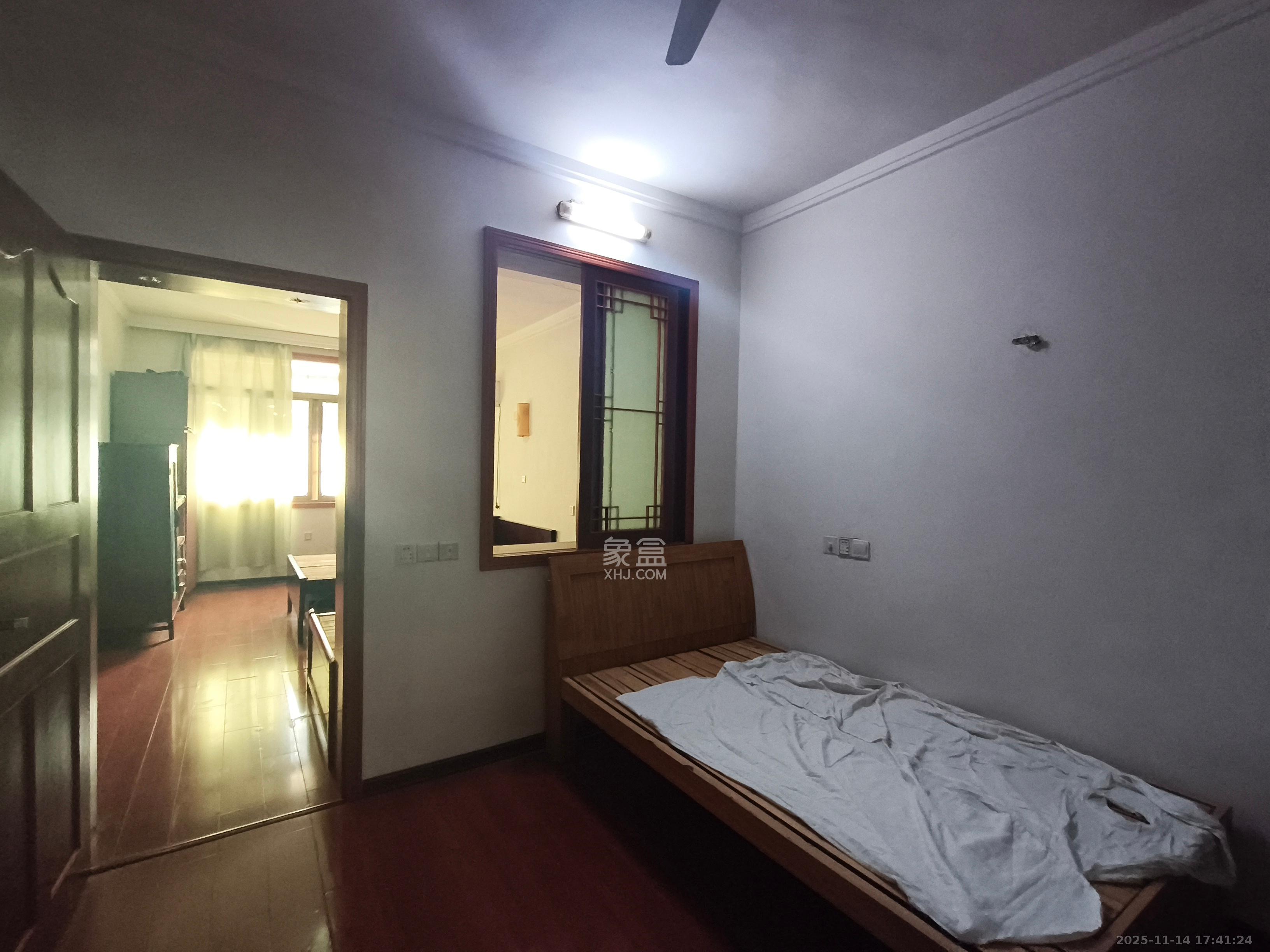 湘仪家园  4室2厅2卫    1900.0元/月室内图