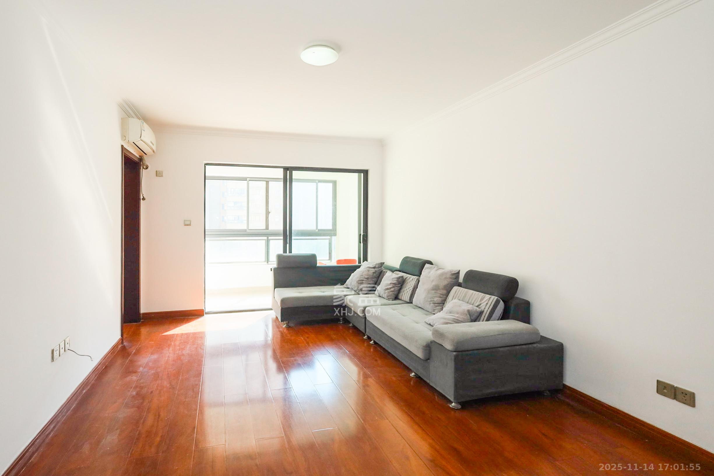 好莱城（弘德西街）  2室2厅1卫    62.0万客厅