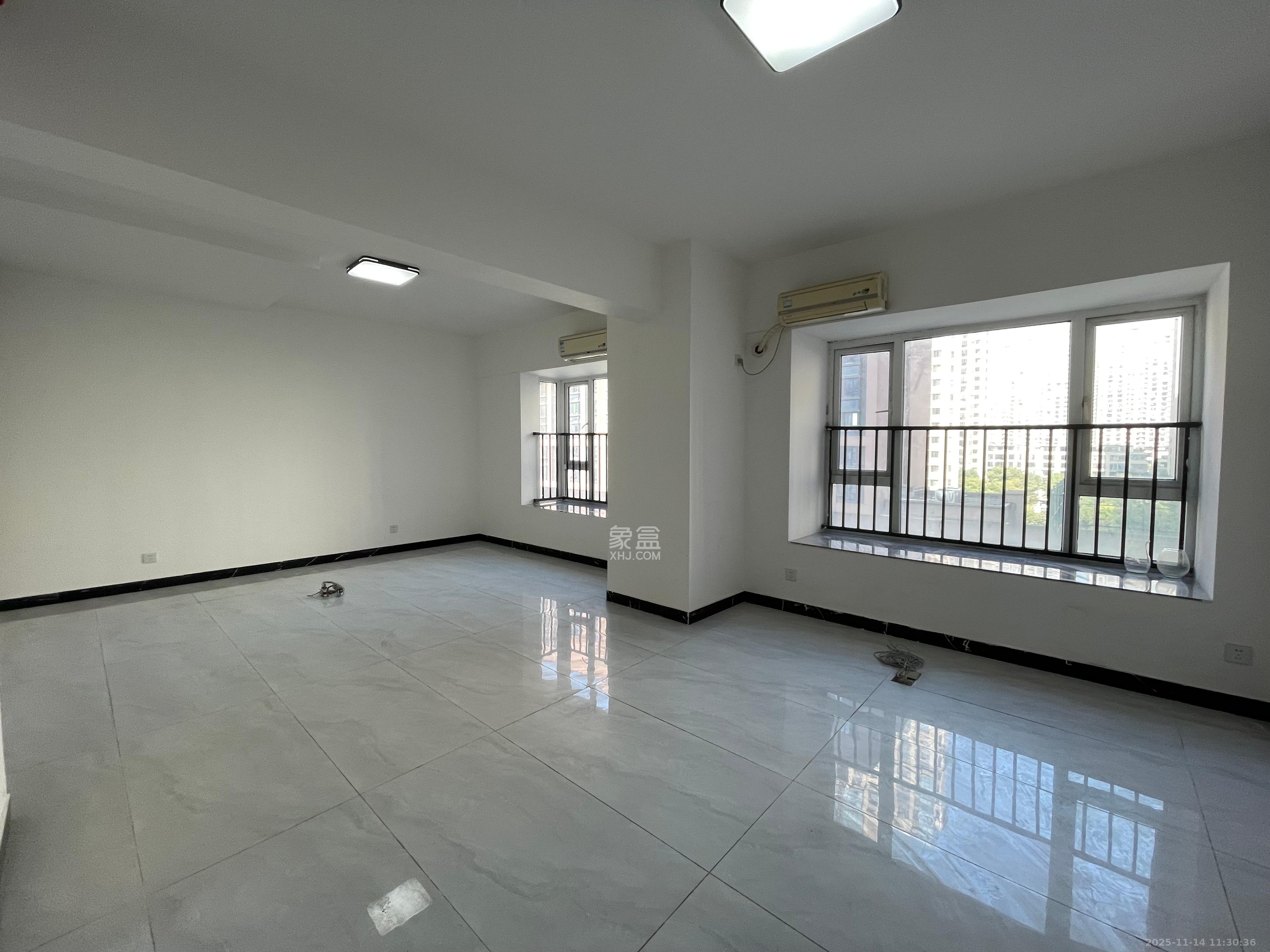 芙蓉万国城MOMA（卓越汇富苑）  1室0厅0卫    1800.0元/月