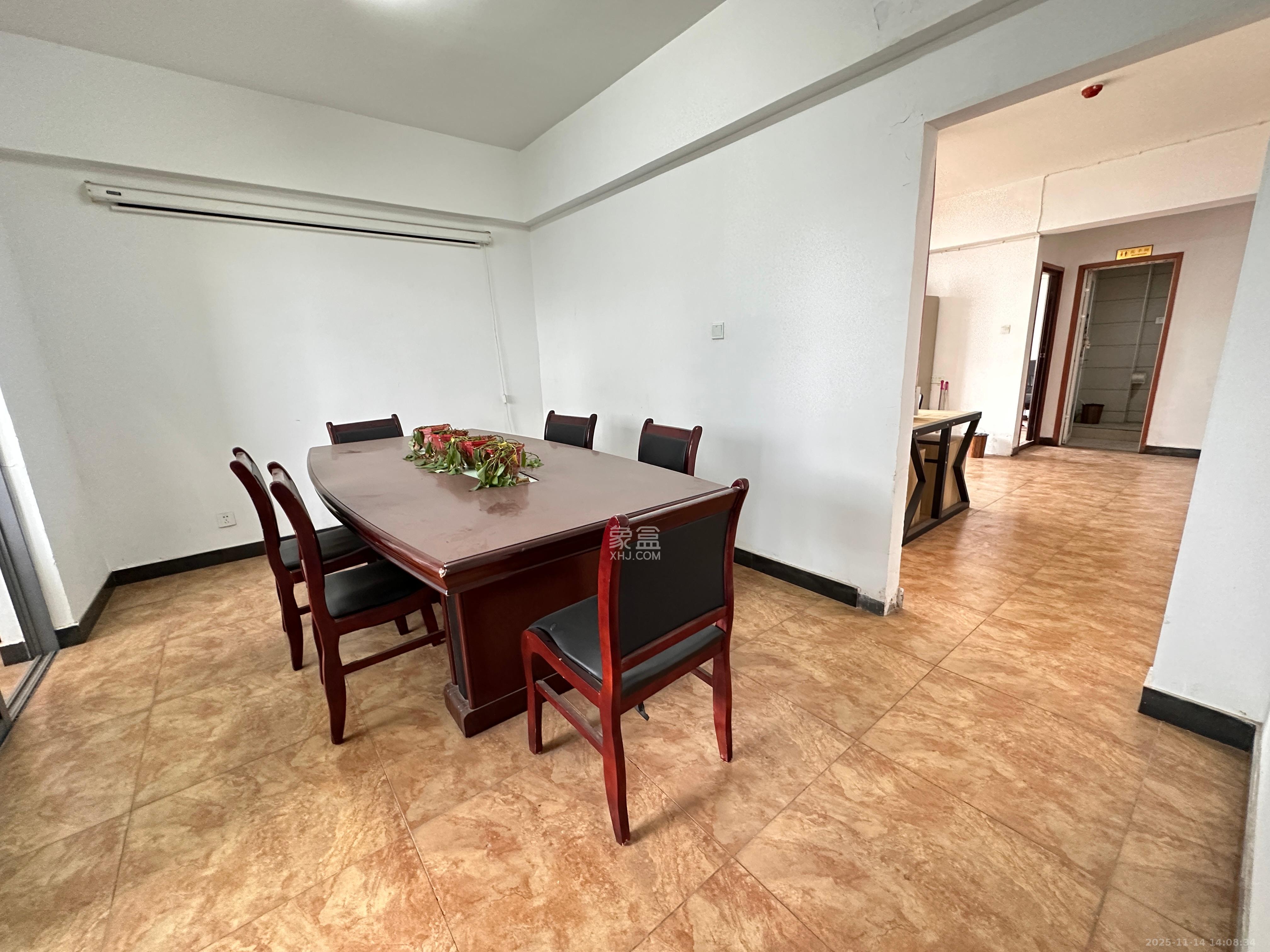 西子一间  3室2厅2卫    4000.0元/月室内图