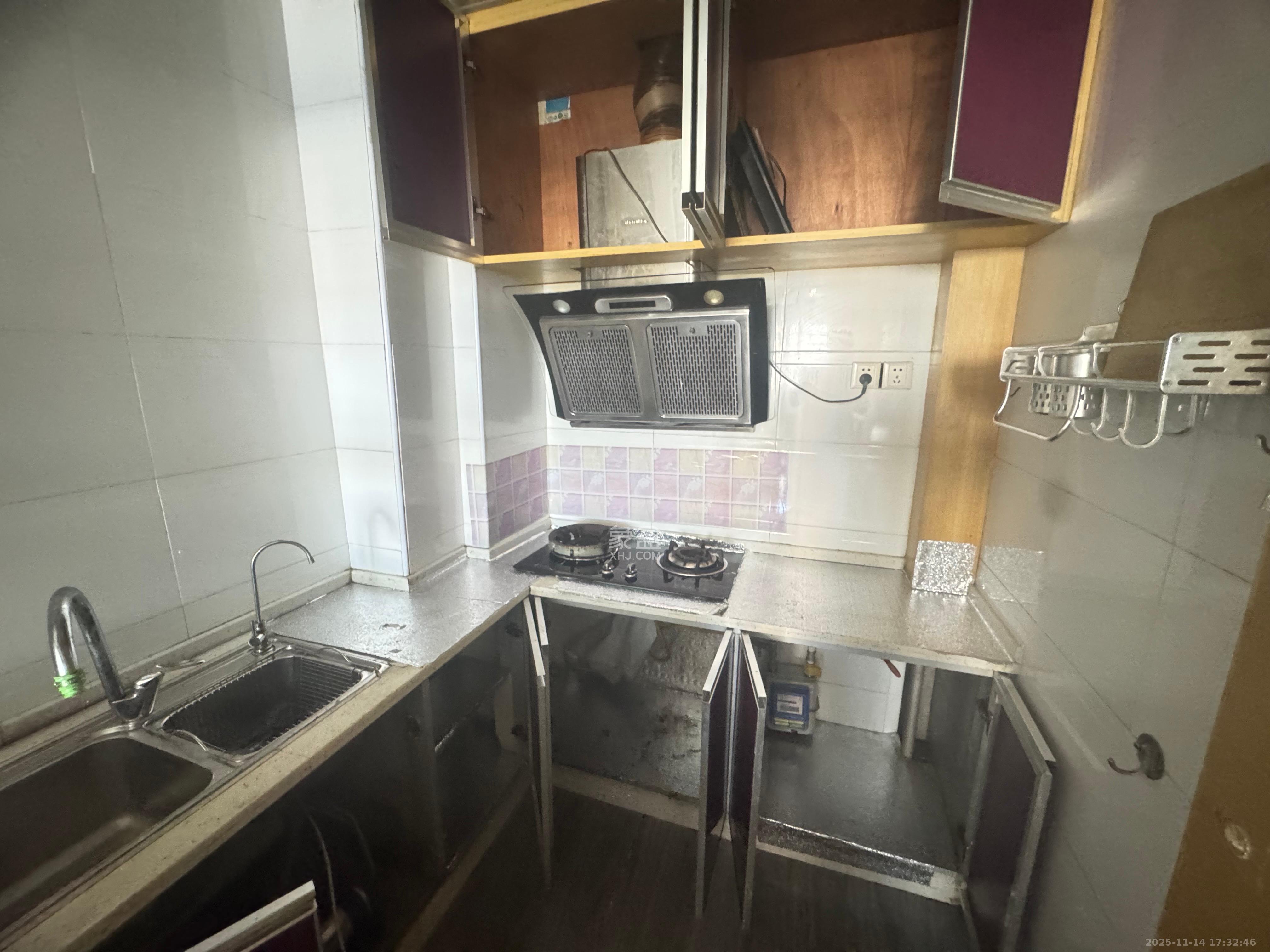 楚天中苑  3室2厅2卫    2000.0元/月室内图