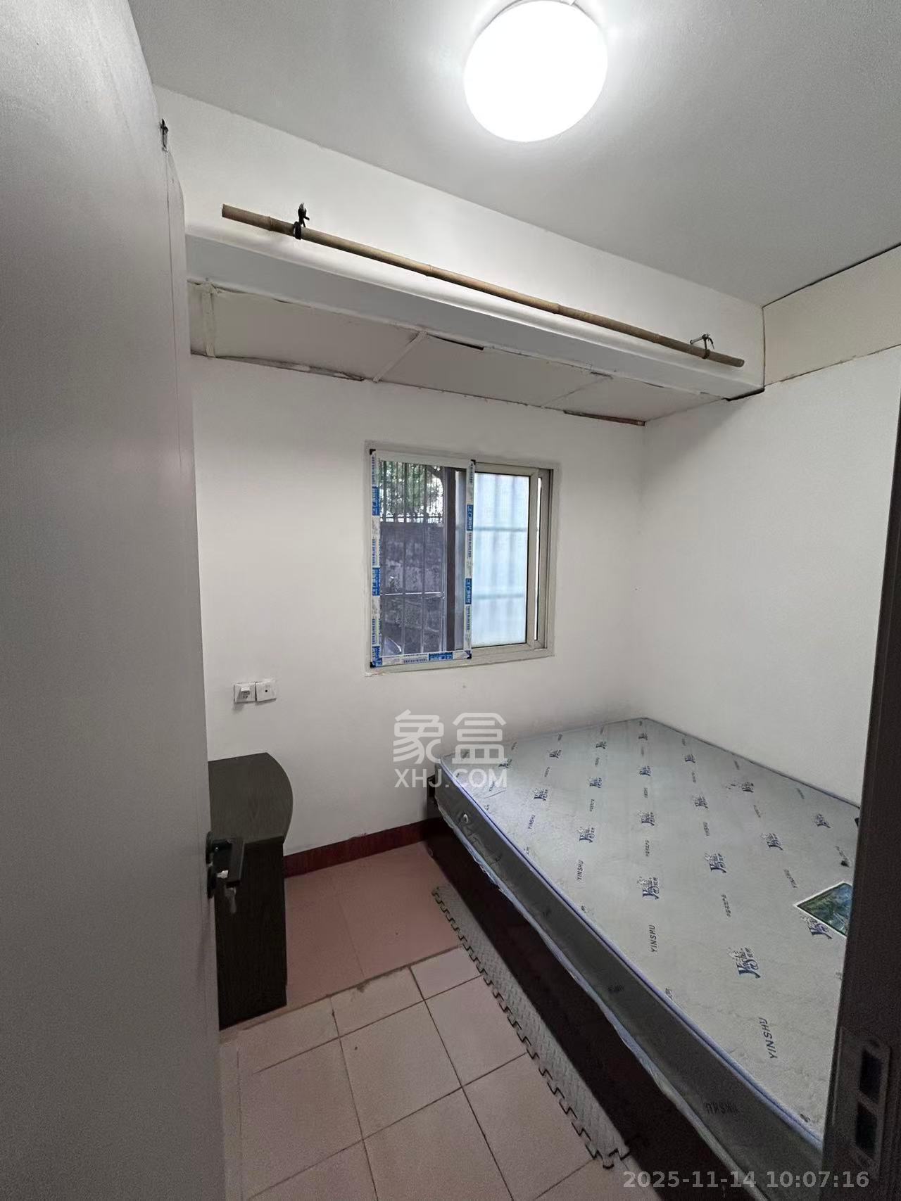 涂家冲社区(涂新小区、农商银行宿舍) 3室1厅1卫 2100.0元/月 涂家冲社区(涂新小区、农商银行宿舍) 3室1厅1卫 2100.0元/月室内图