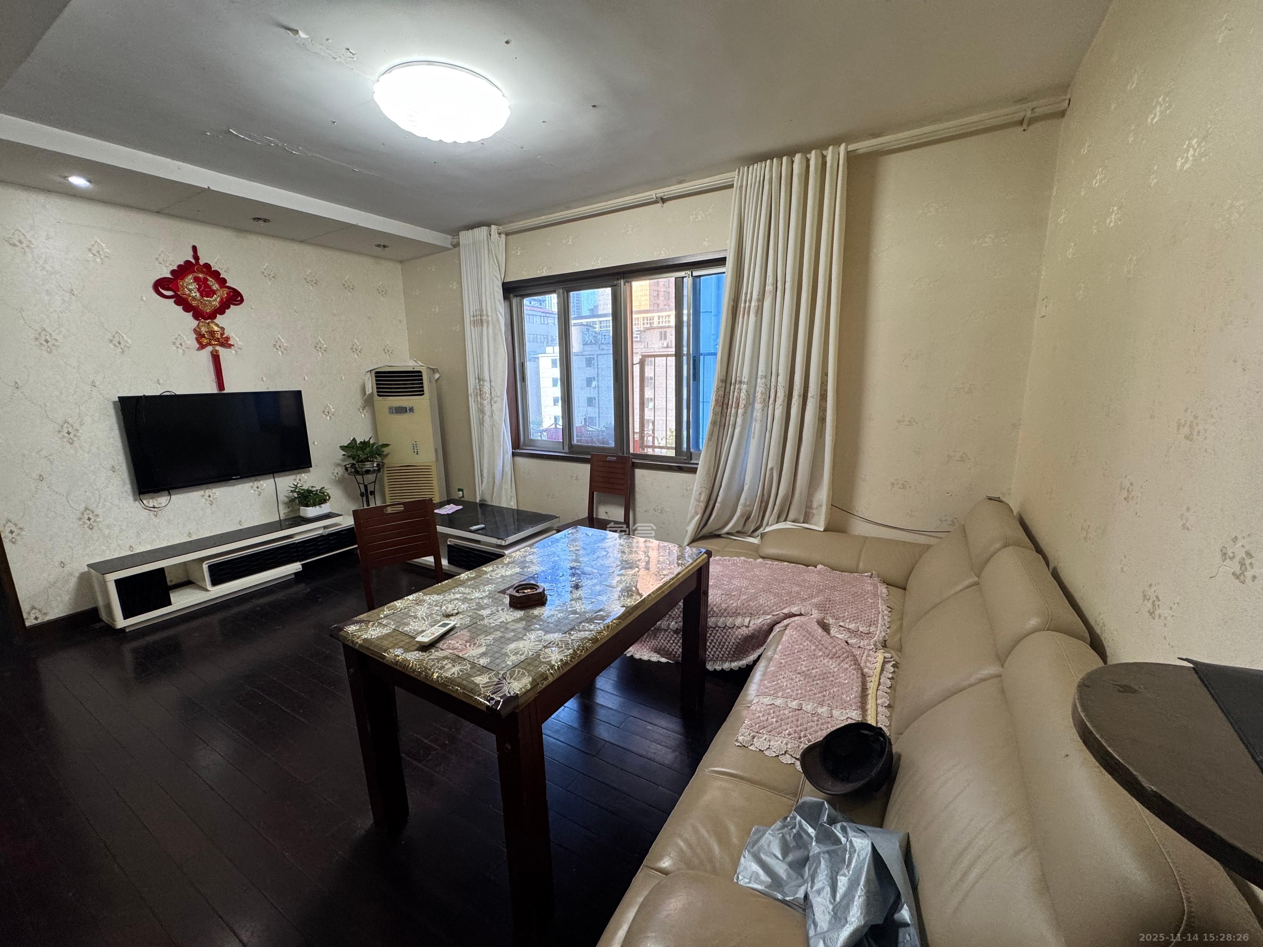 市教委单位房  3室1厅1卫    2300.0元/月