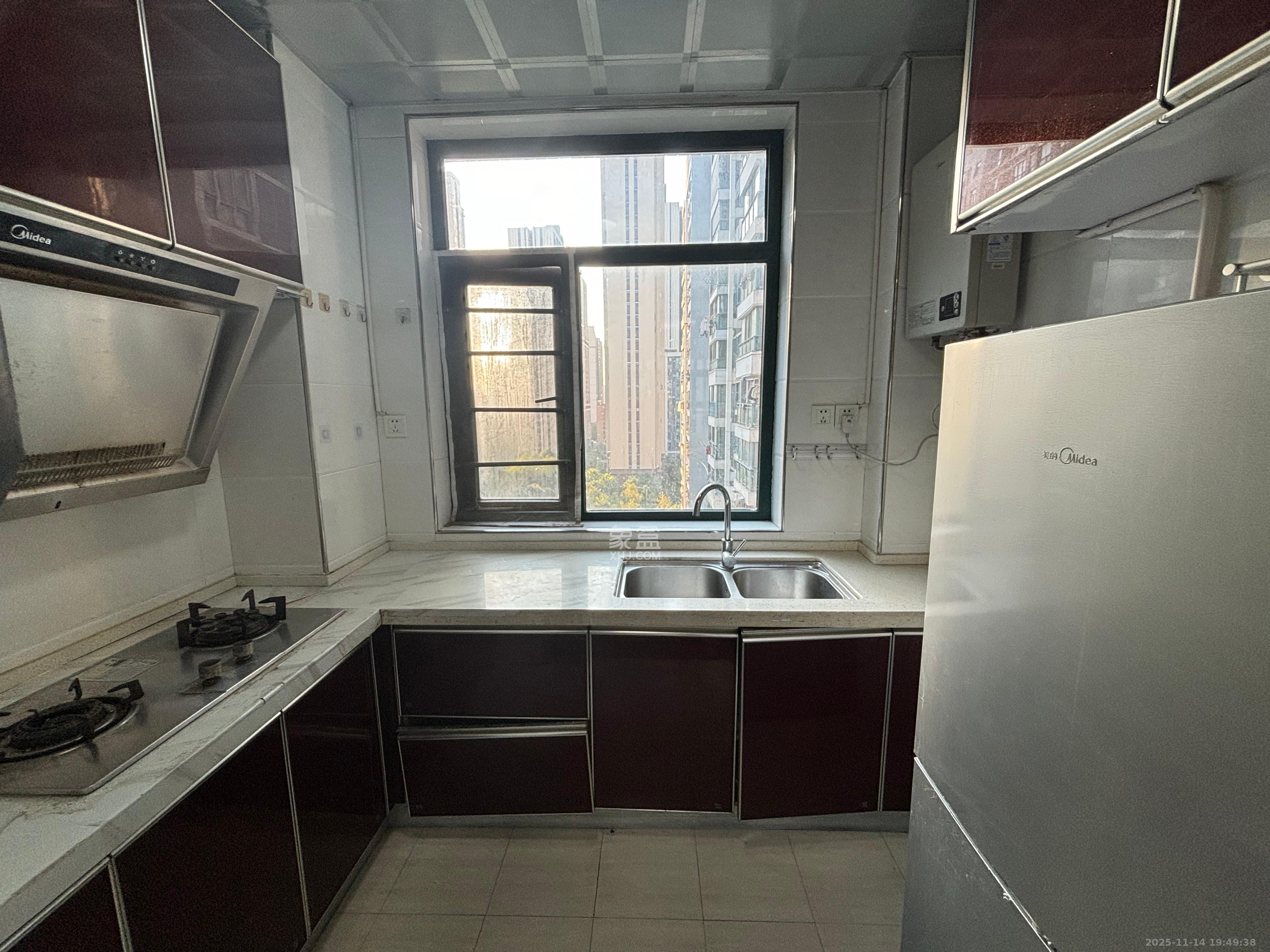 先锋东外滩  1室1厅1卫    1500.0元/月