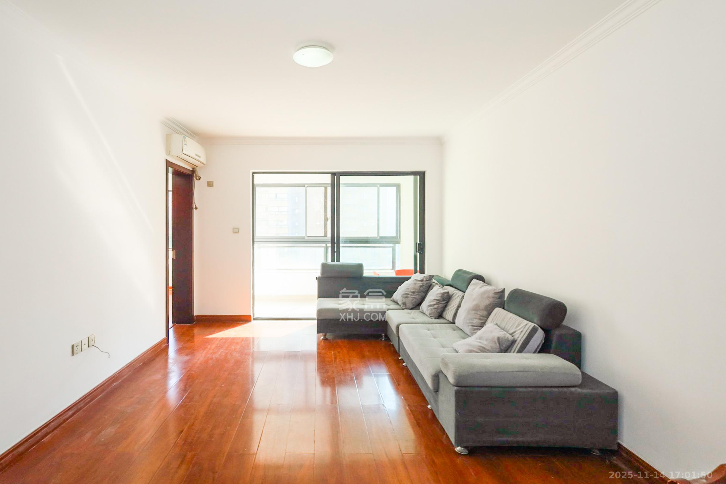 好莱城(弘德西街) 2室2厅1卫 62.0万 好莱城(弘德西街) 2室2厅1卫 62.0万客厅