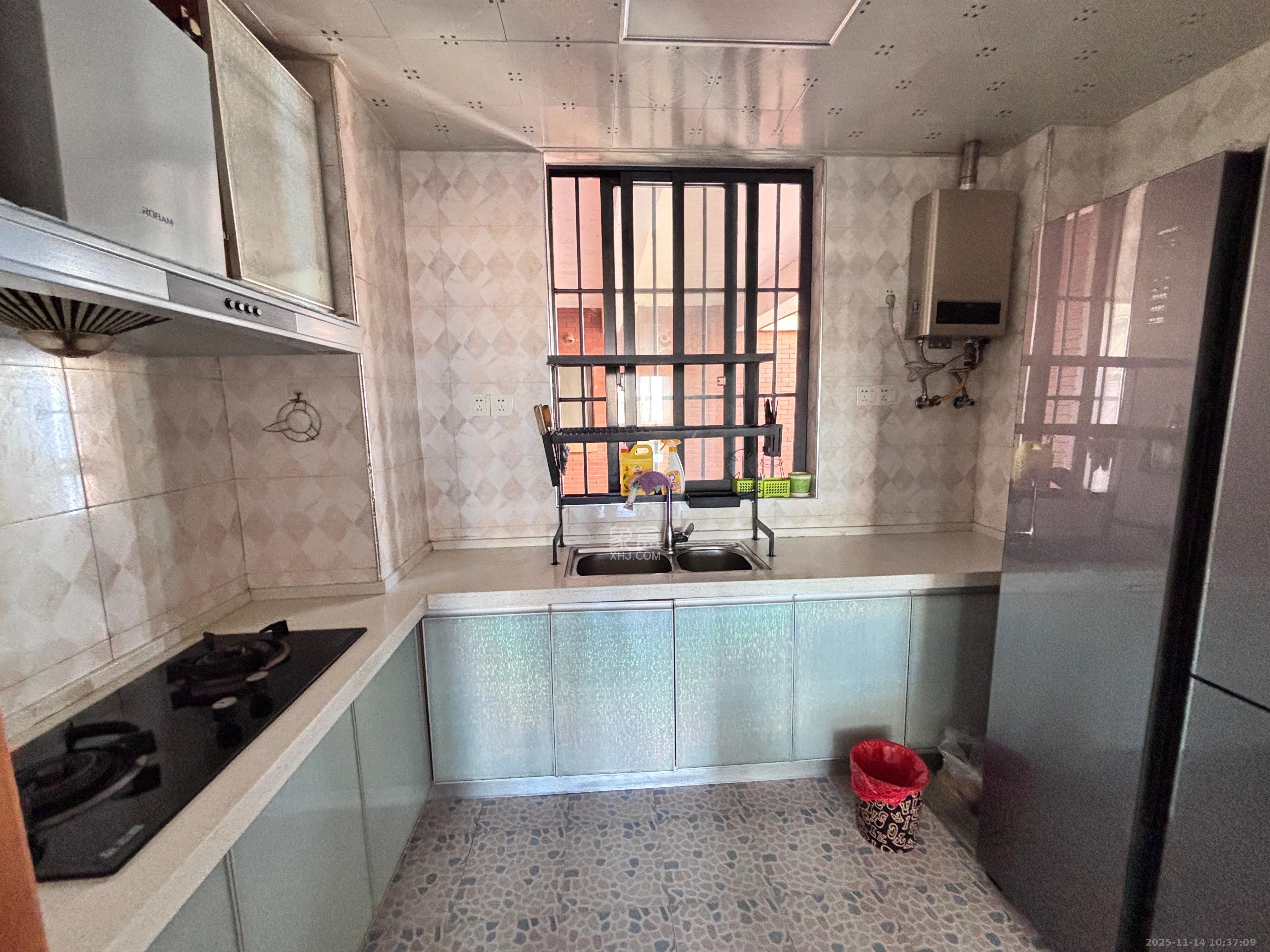 新城国际花都  3室2厅1卫    1600.0元/月室内图