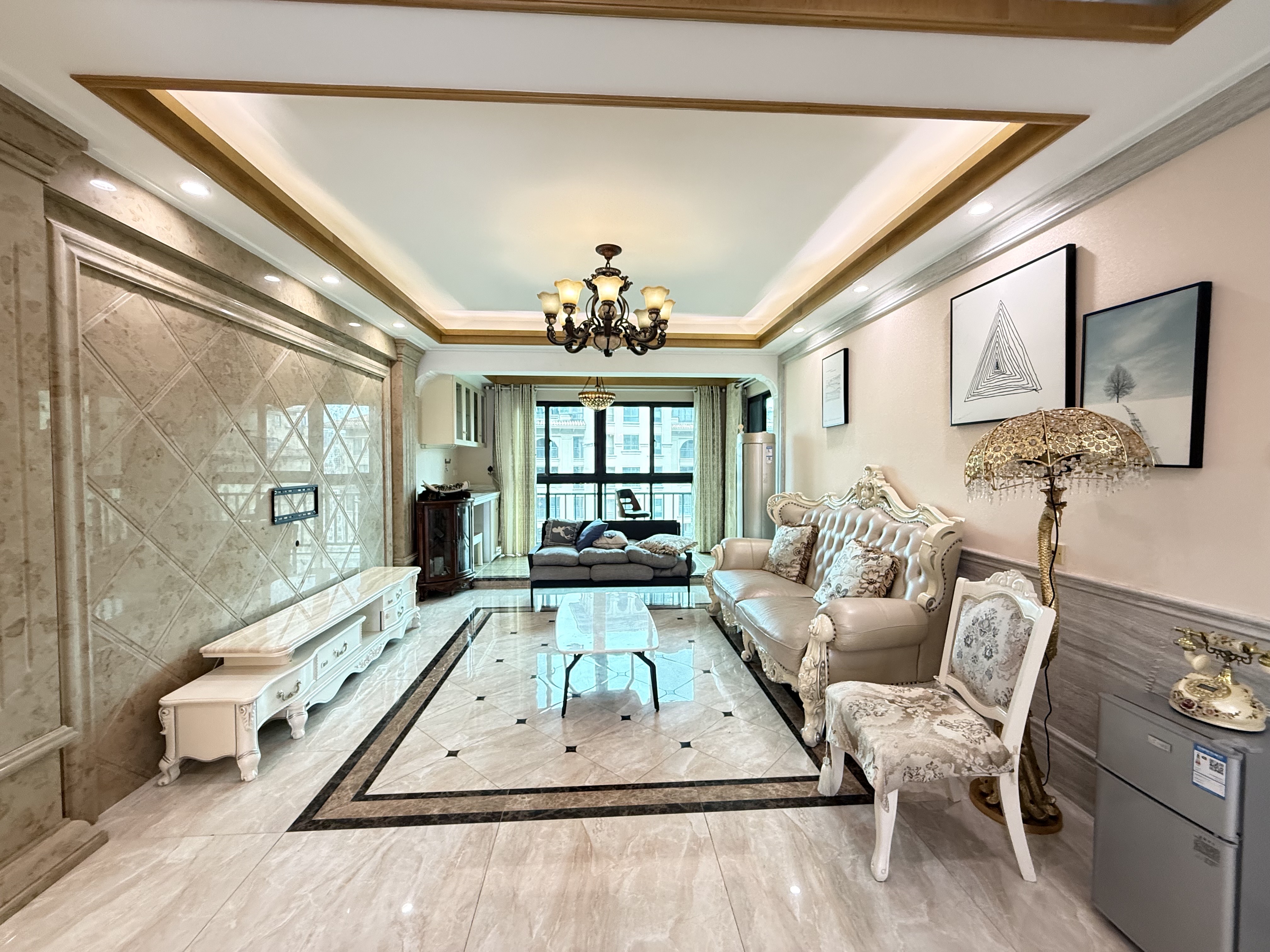 江畔人家 3室2厅2卫 219.0万 江畔人家 3室2厅2卫 219.0万客厅