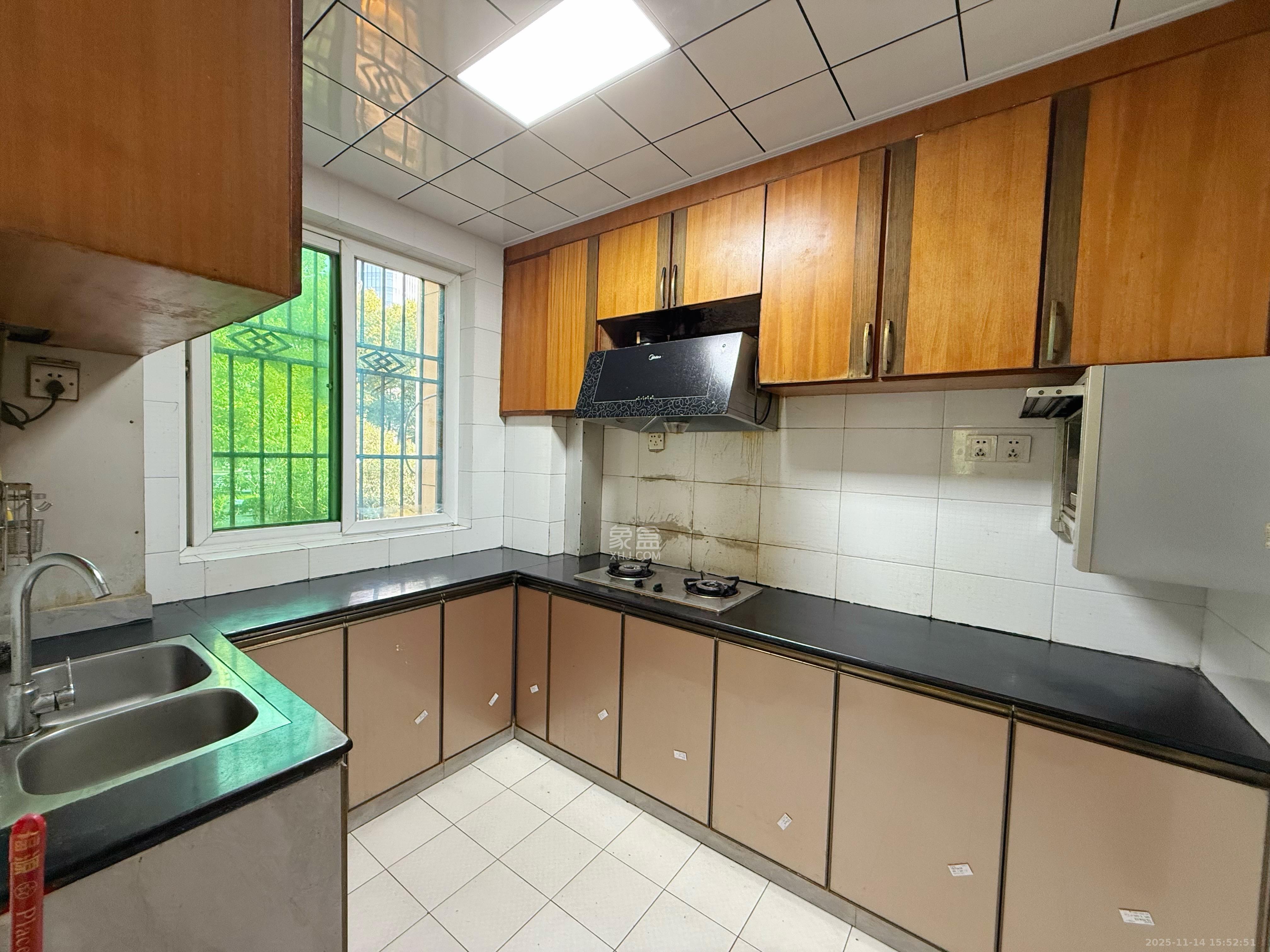 恩瑞麓山名园（龙王港小区）  3室2厅2卫    2100.0元/月室内图