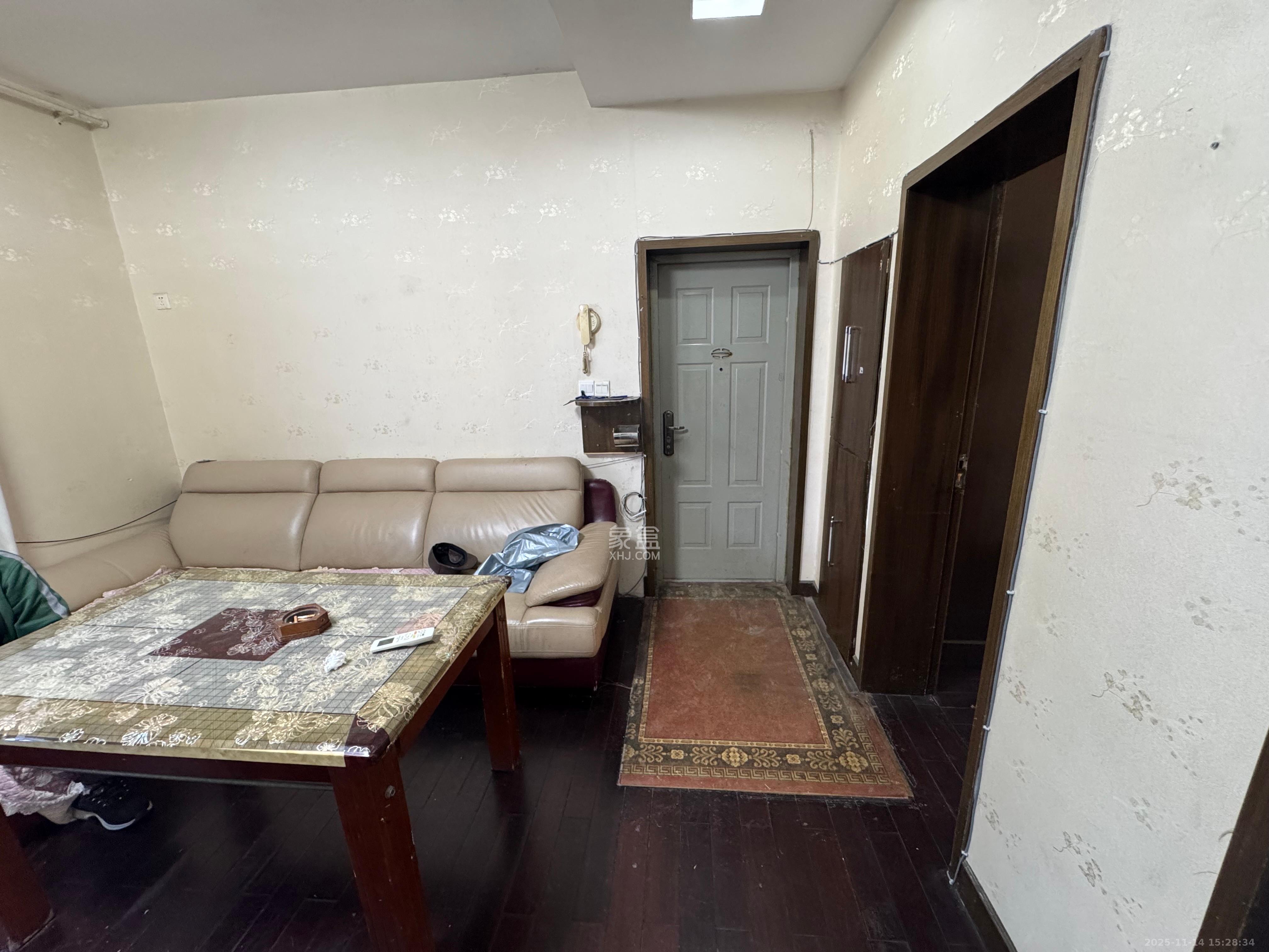 市教委单位房 3室1厅1卫 2300.0元/月 市教委单位房 3室1厅1卫 2300.0元/月室内图