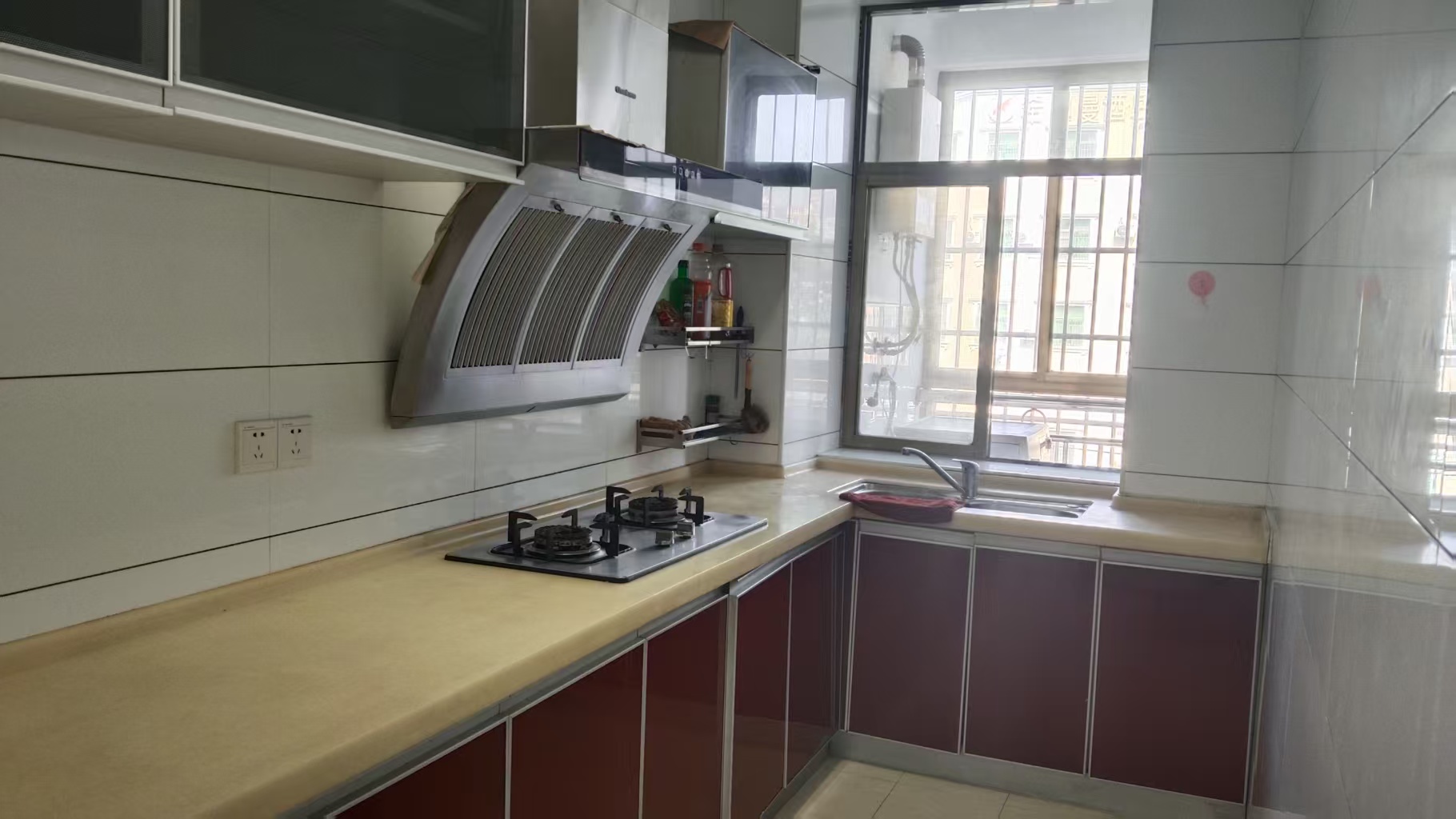 欣天花园 3室2厅2卫 2200.0元/月 欣天花园 3室2厅2卫 2200.0元/月室内图