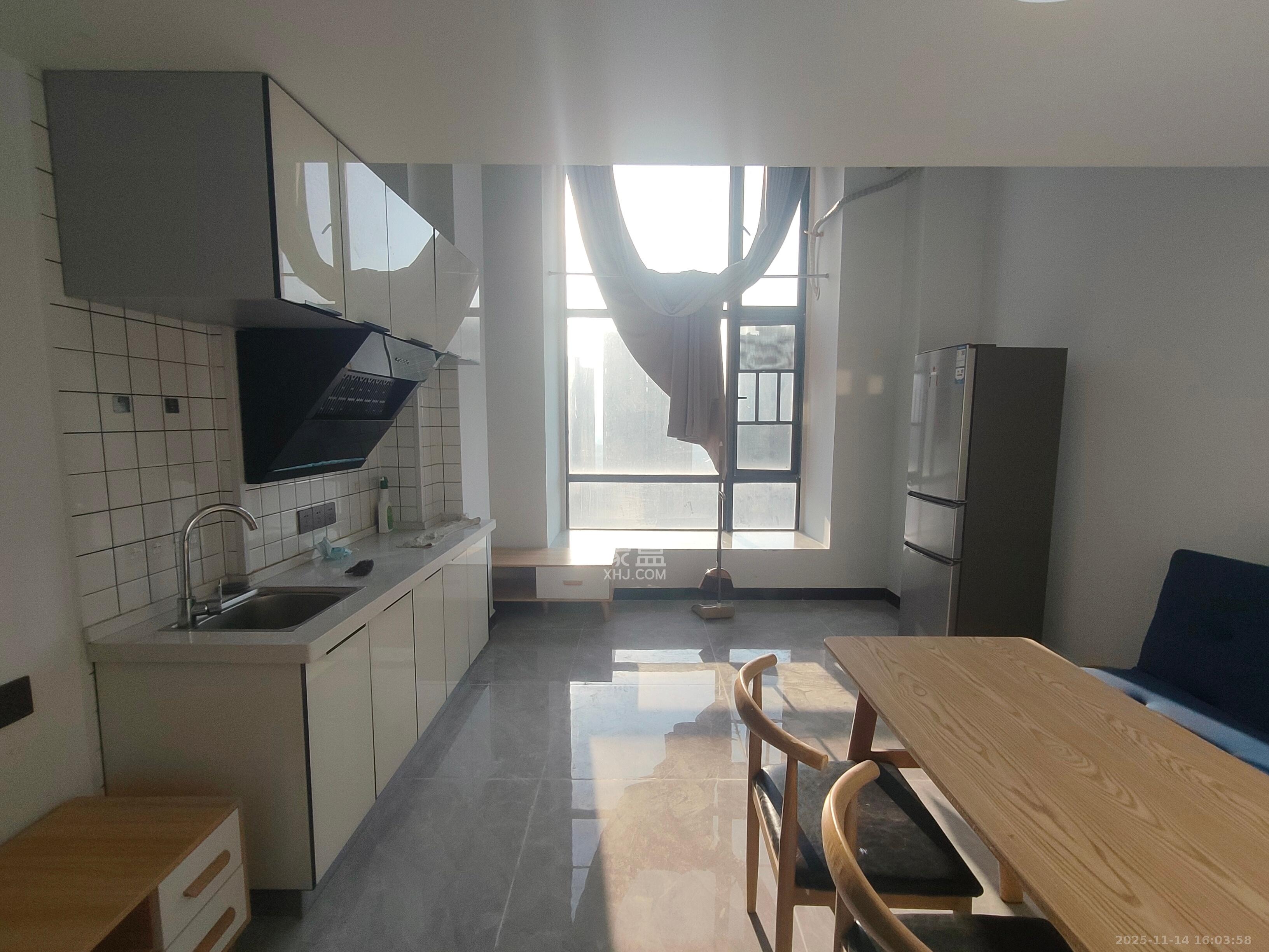 天麓轻奢国际  1室1厅1卫    1600.0元/月室内图