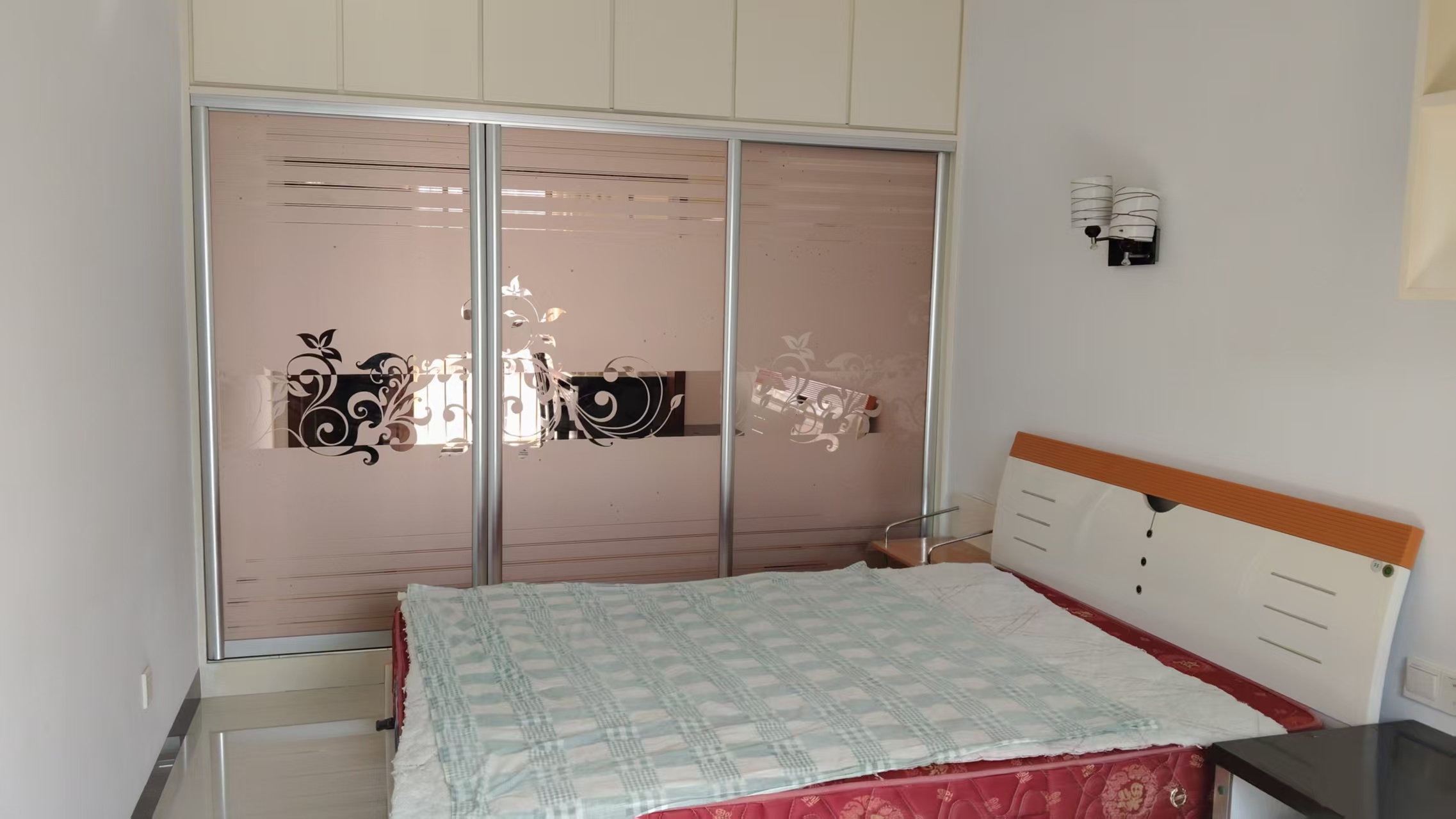 欣天花园 3室2厅2卫 2200.0元/月 欣天花园 3室2厅2卫 2200.0元/月室内图