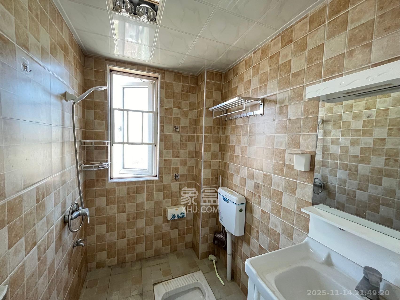 荣盛花语城 1室2厅1卫 1700.0元/月 荣盛花语城 1室2厅1卫 1700.0元/月室内图