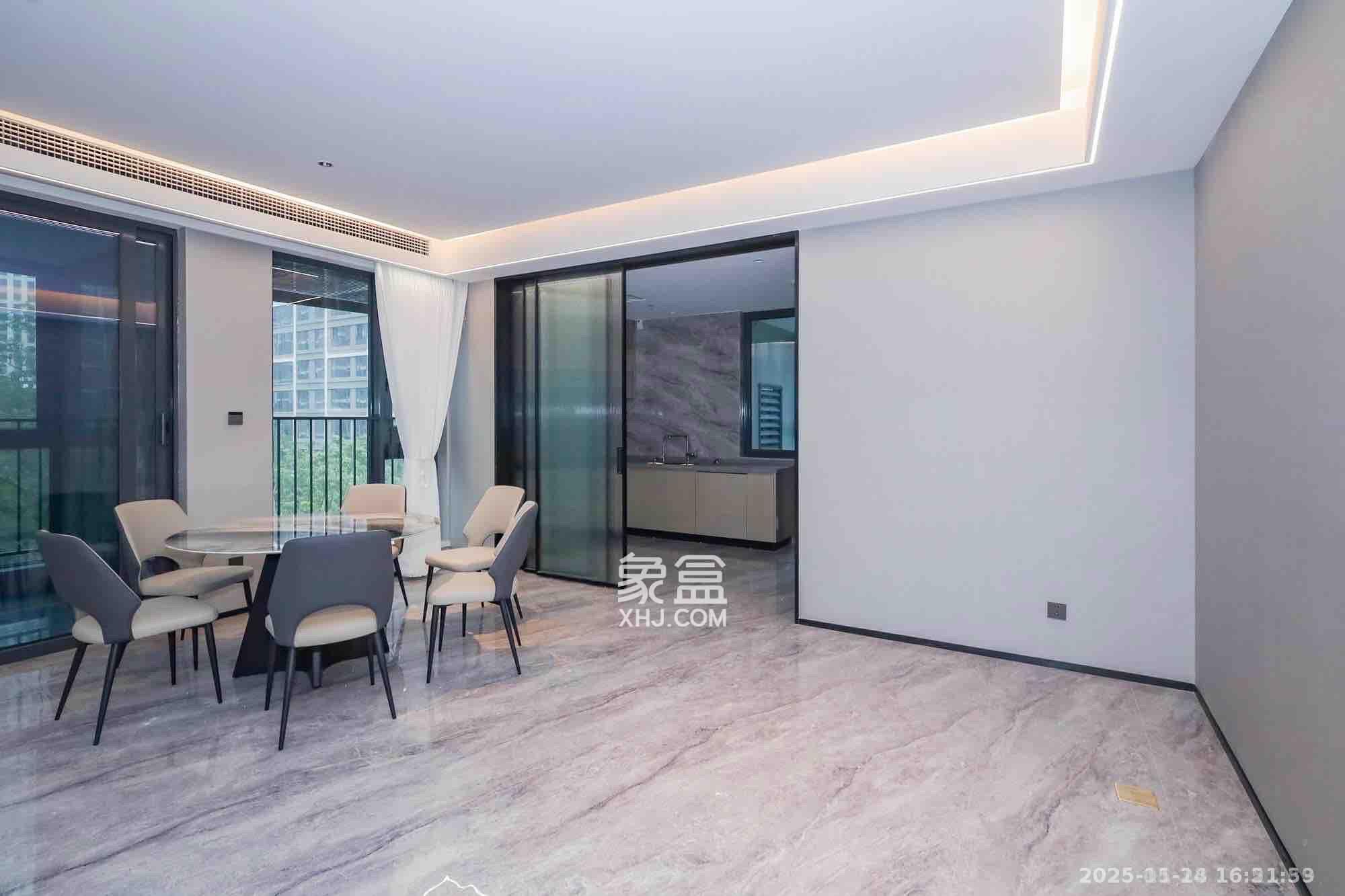 旭辉铂悦湘江  4室2厅3卫    16500.0元/月室内图