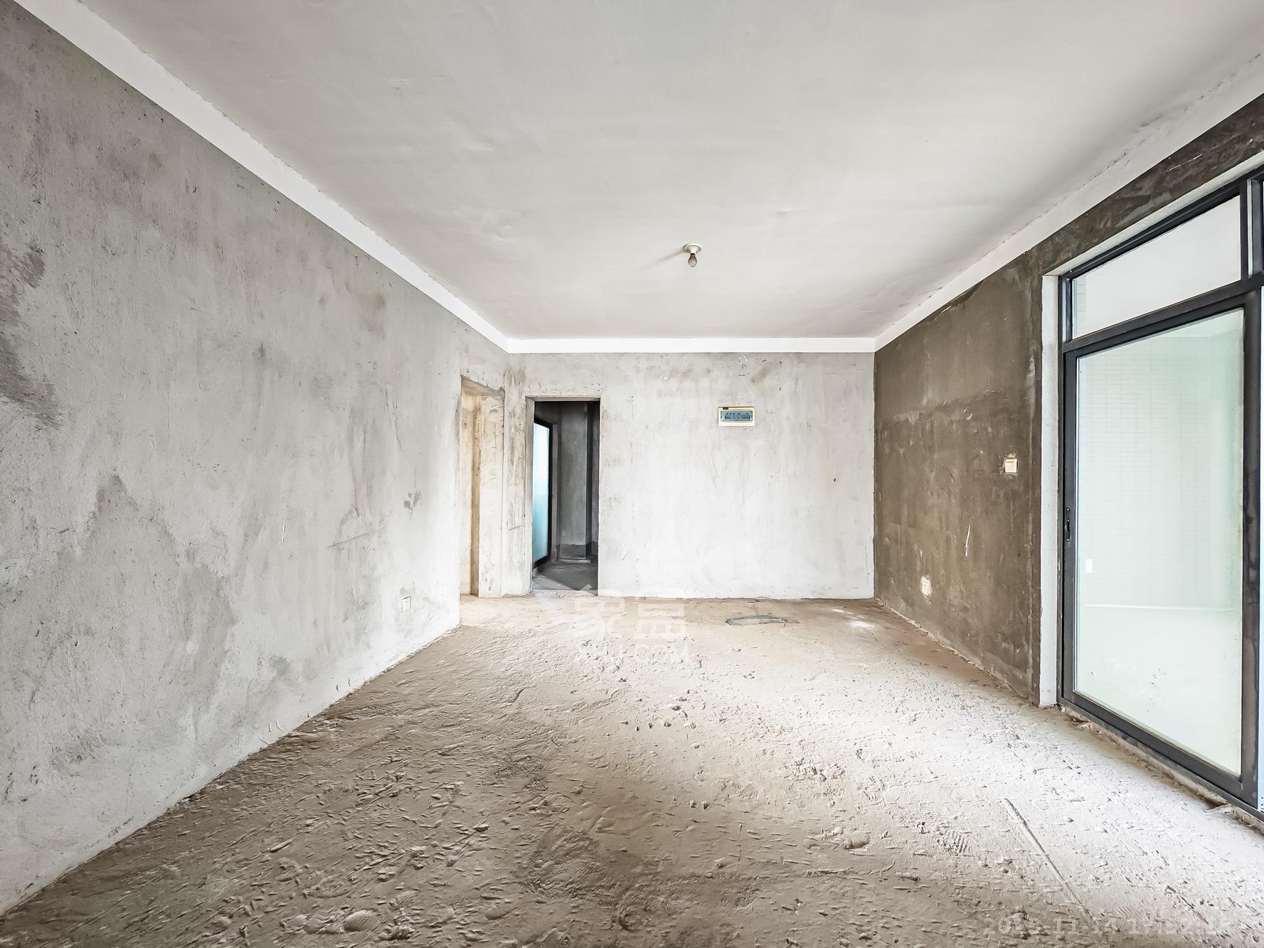 极目楚天 4室2厅2卫 90.0万 极目楚天 4室2厅2卫 90.0万客厅