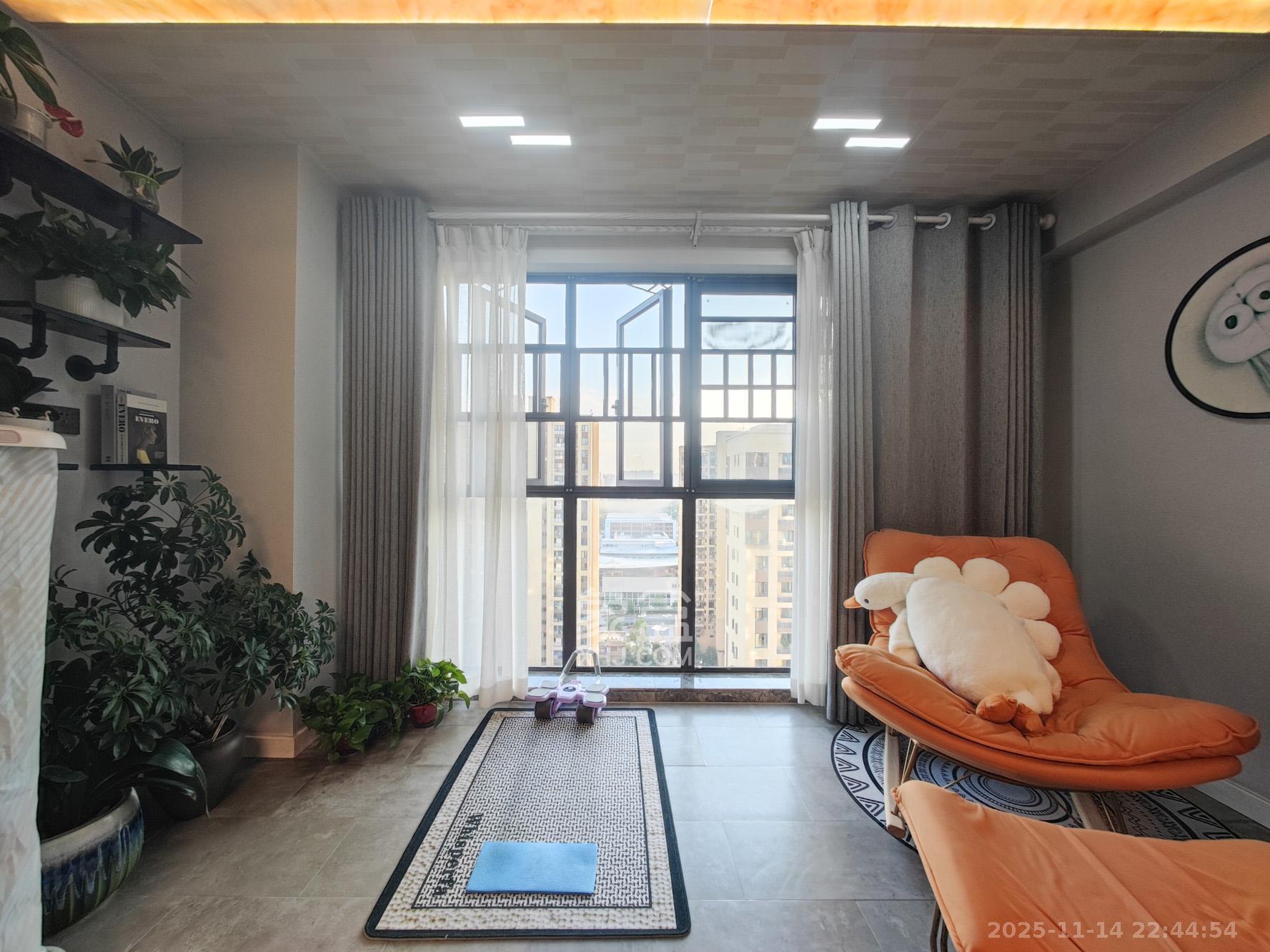 卓越蔚蓝城邦 4室2厅2卫 130.0万 卓越蔚蓝城邦 4室2厅2卫 130.0万阳台