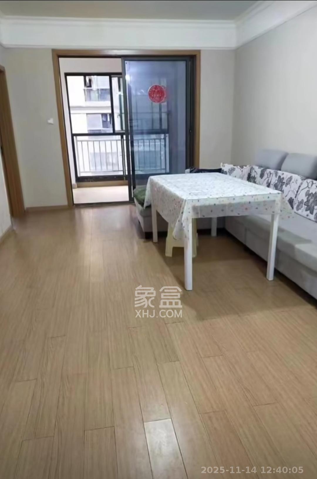 麓谷小镇  3室2厅1卫    2300.0元/月