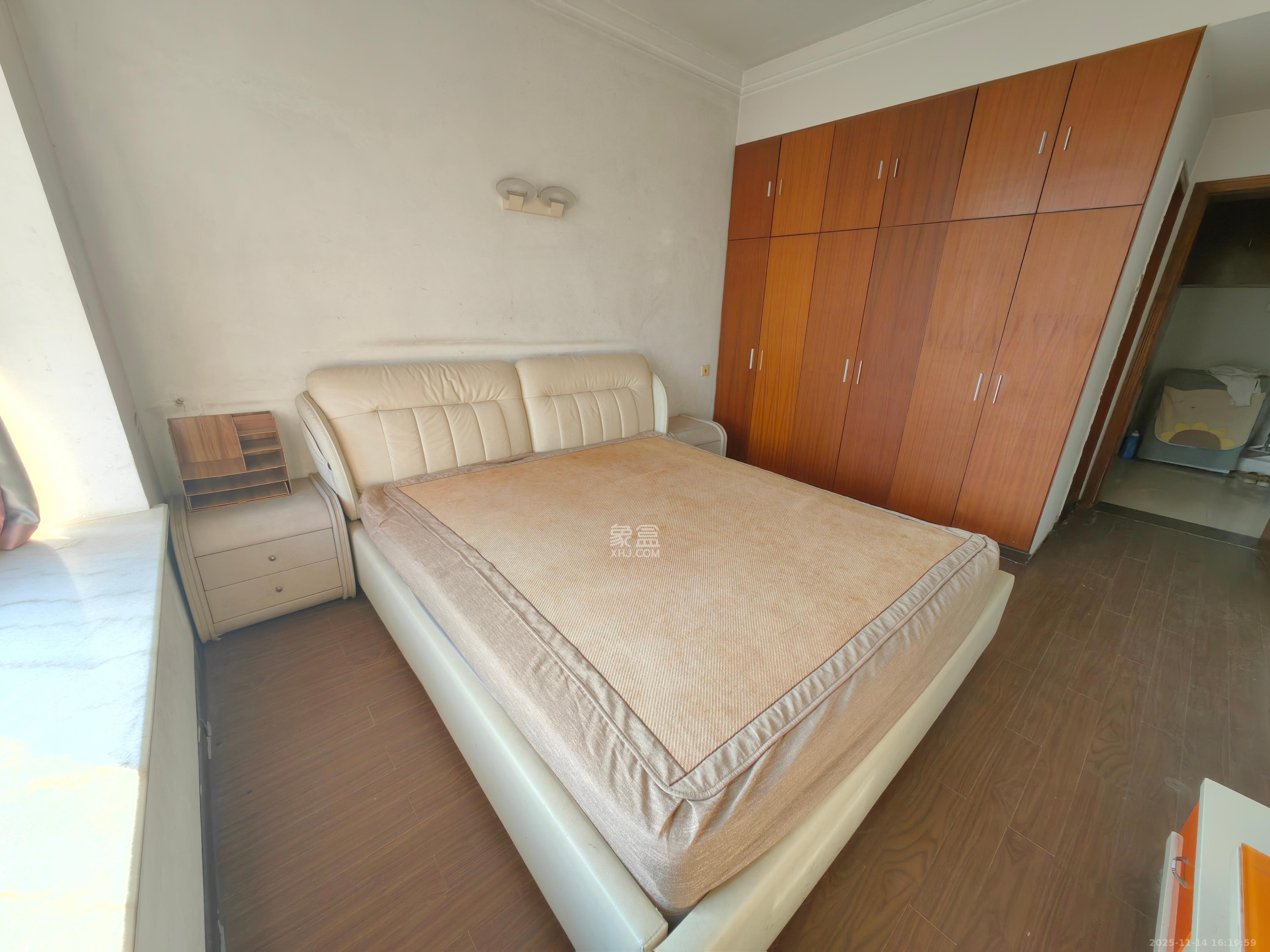 三角花园星城  3室2厅2卫    3500.0元/月室内图