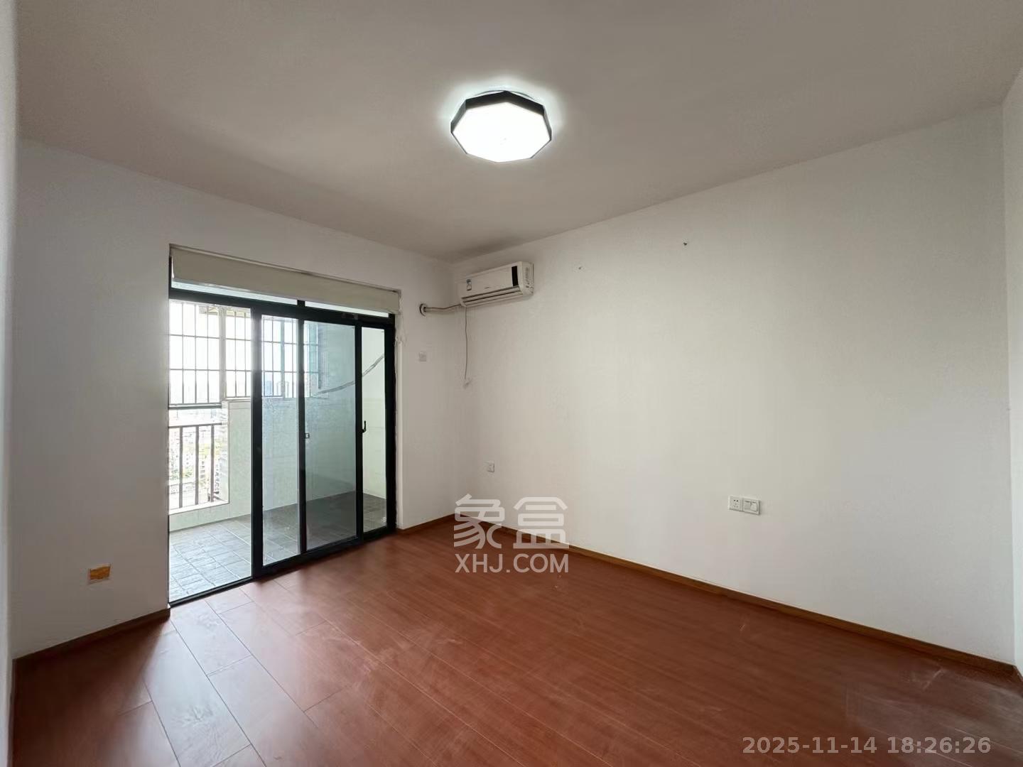 百纳广场（百纳公寓）  3室2厅1卫    3200.0元/月室内图