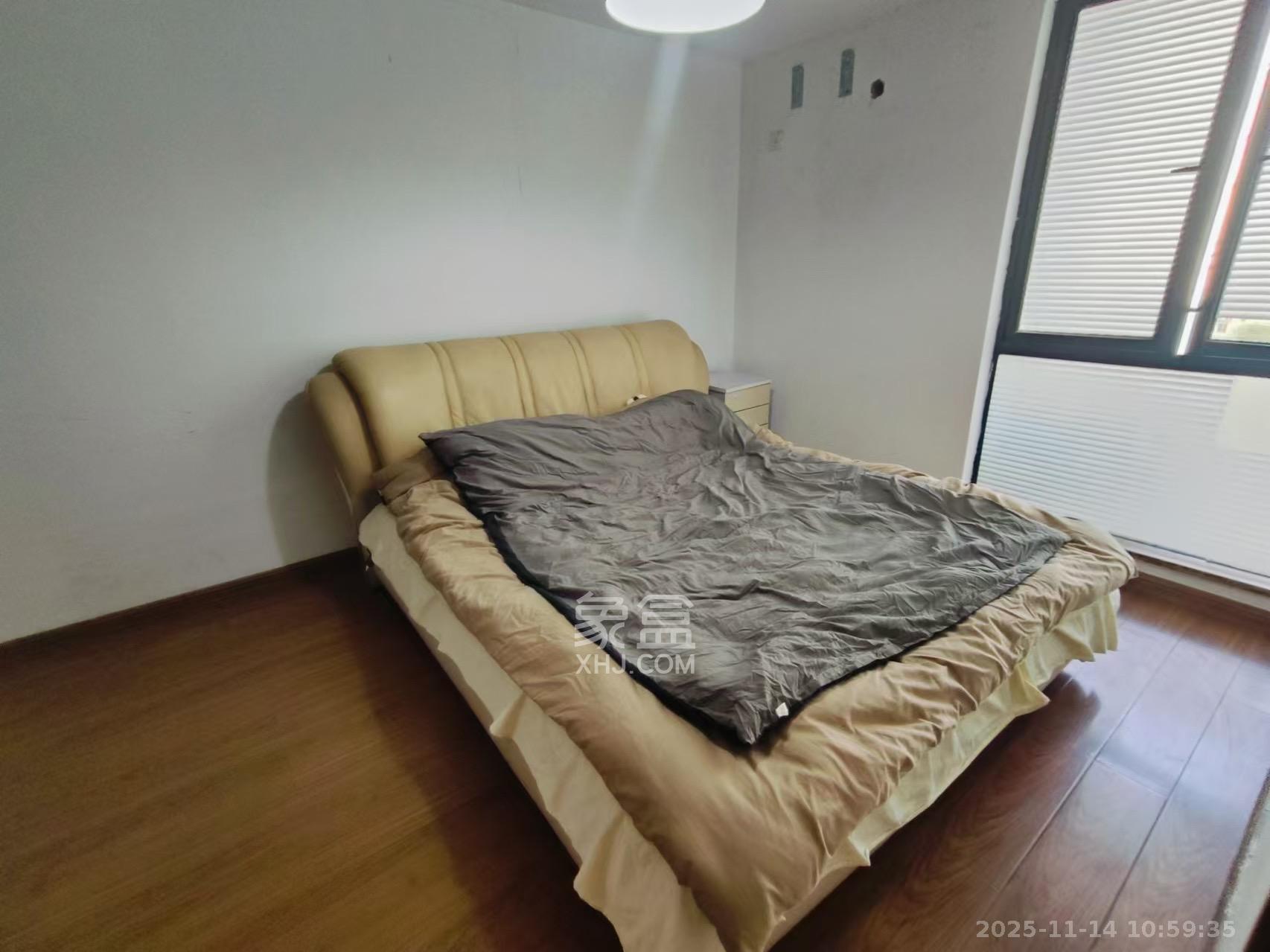 阳光100三期  3室2厅2卫    2100.0元/月室内图