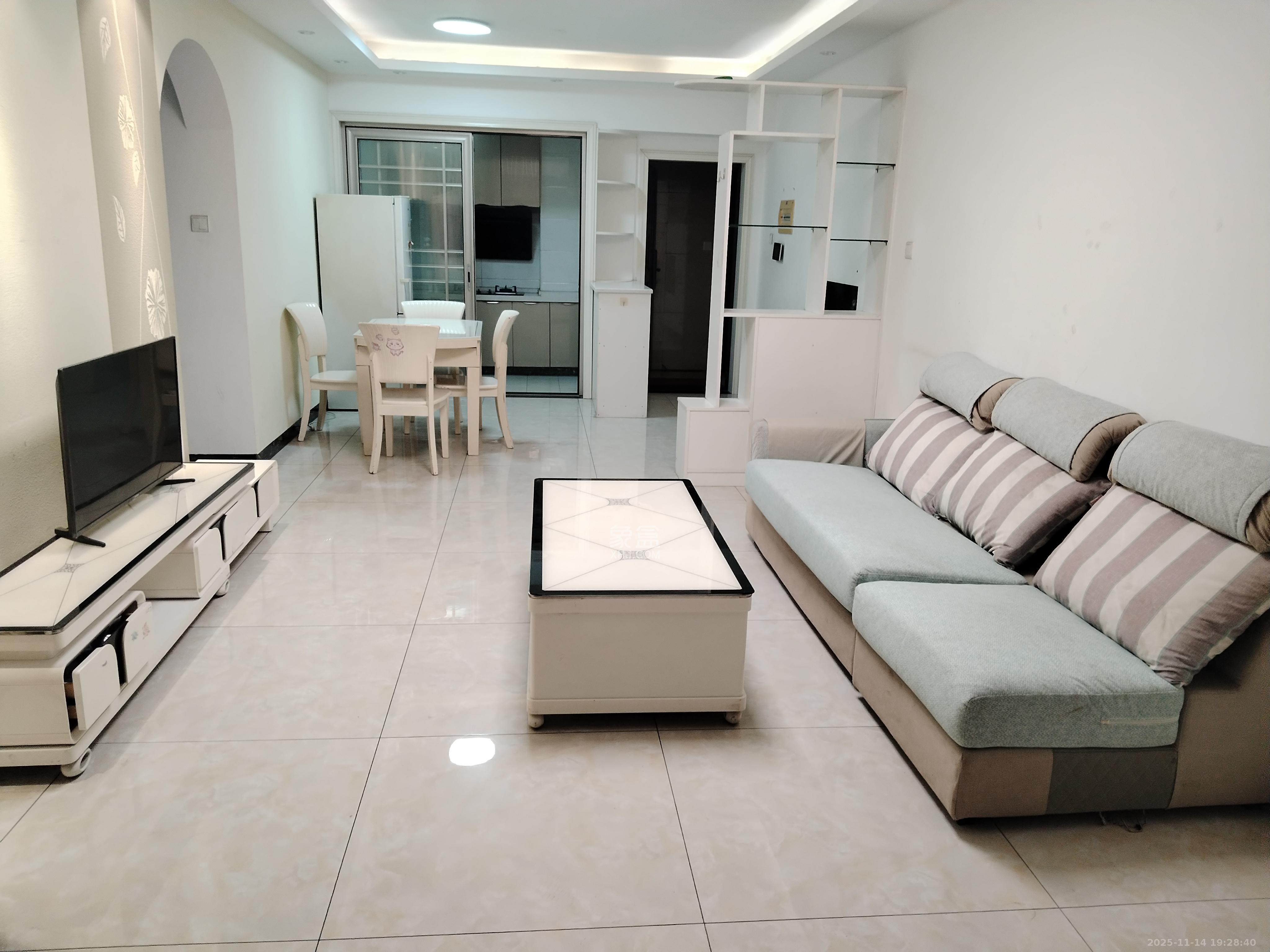 方略城市广场  3室2厅1卫    2000.0元/月