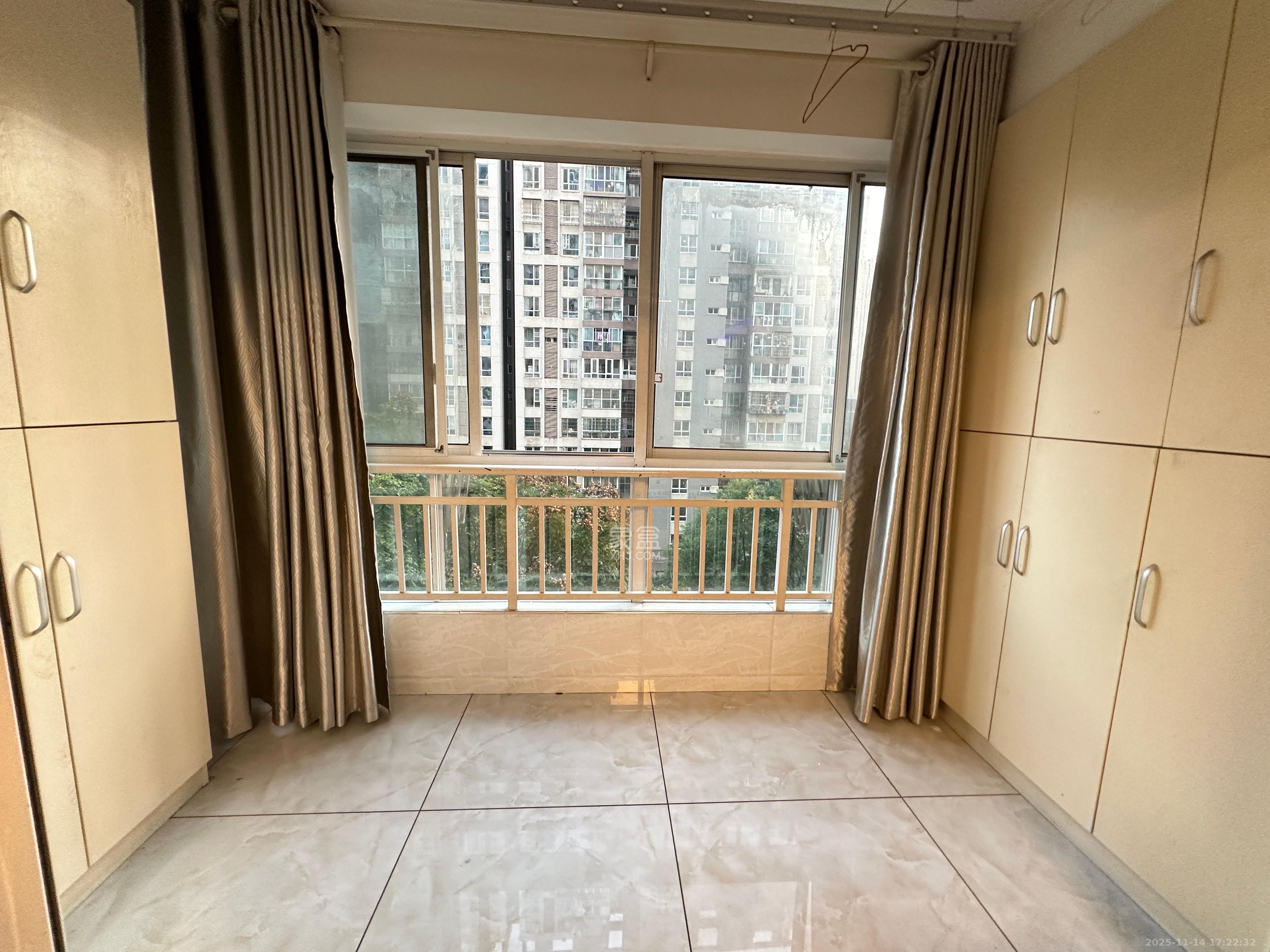 万国城（当代满庭春MOMA）二期  3室2厅1卫    2480.0元/月室内图