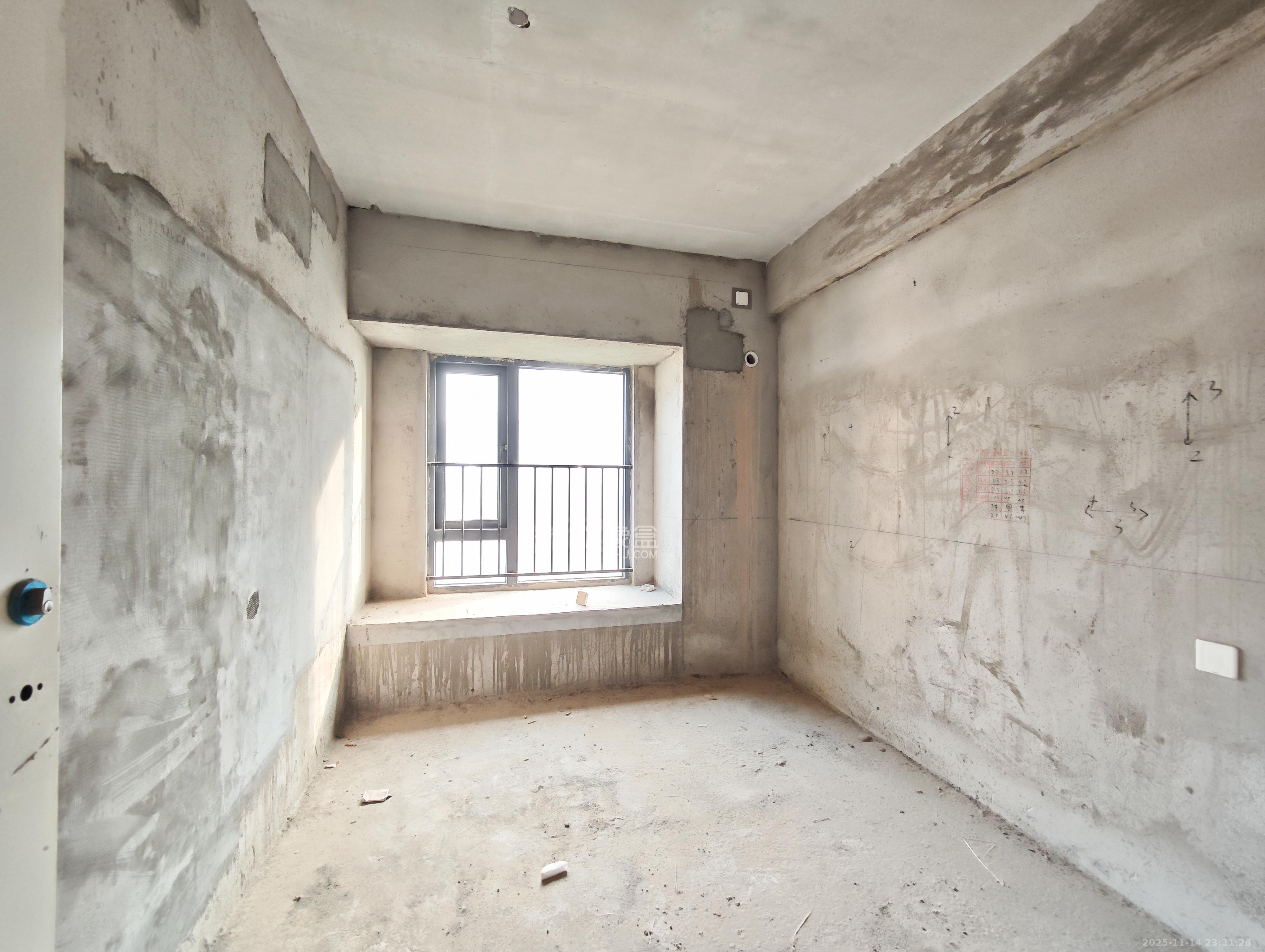 碧桂园南城首府(东宸林海) 3室2厅2卫 72.8万 碧桂园南城首府(东宸林海) 3室2厅2卫 72.8万卧室