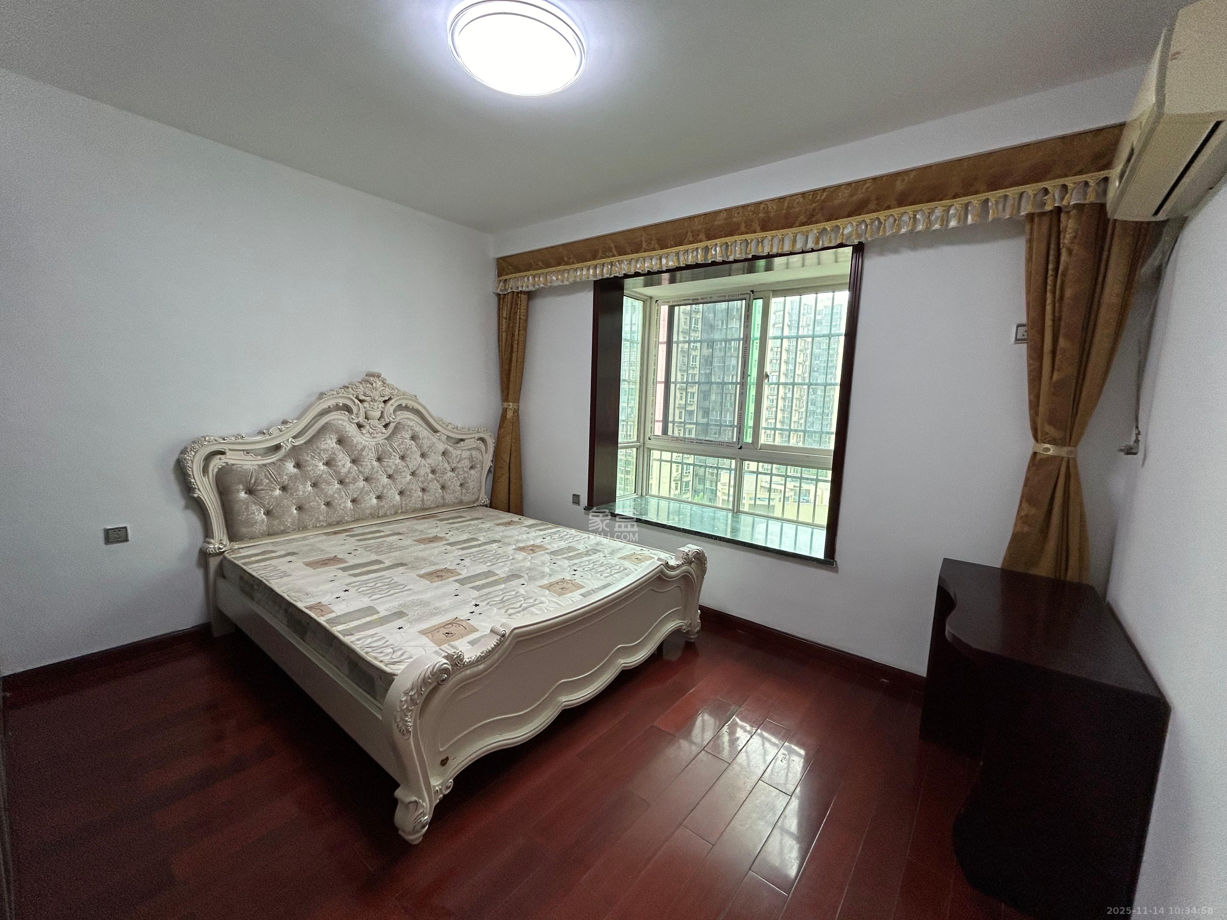 麓谷加州阳光 3室2厅2卫 2500.0元/月 麓谷加州阳光 3室2厅2卫 2500.0元/月室内图