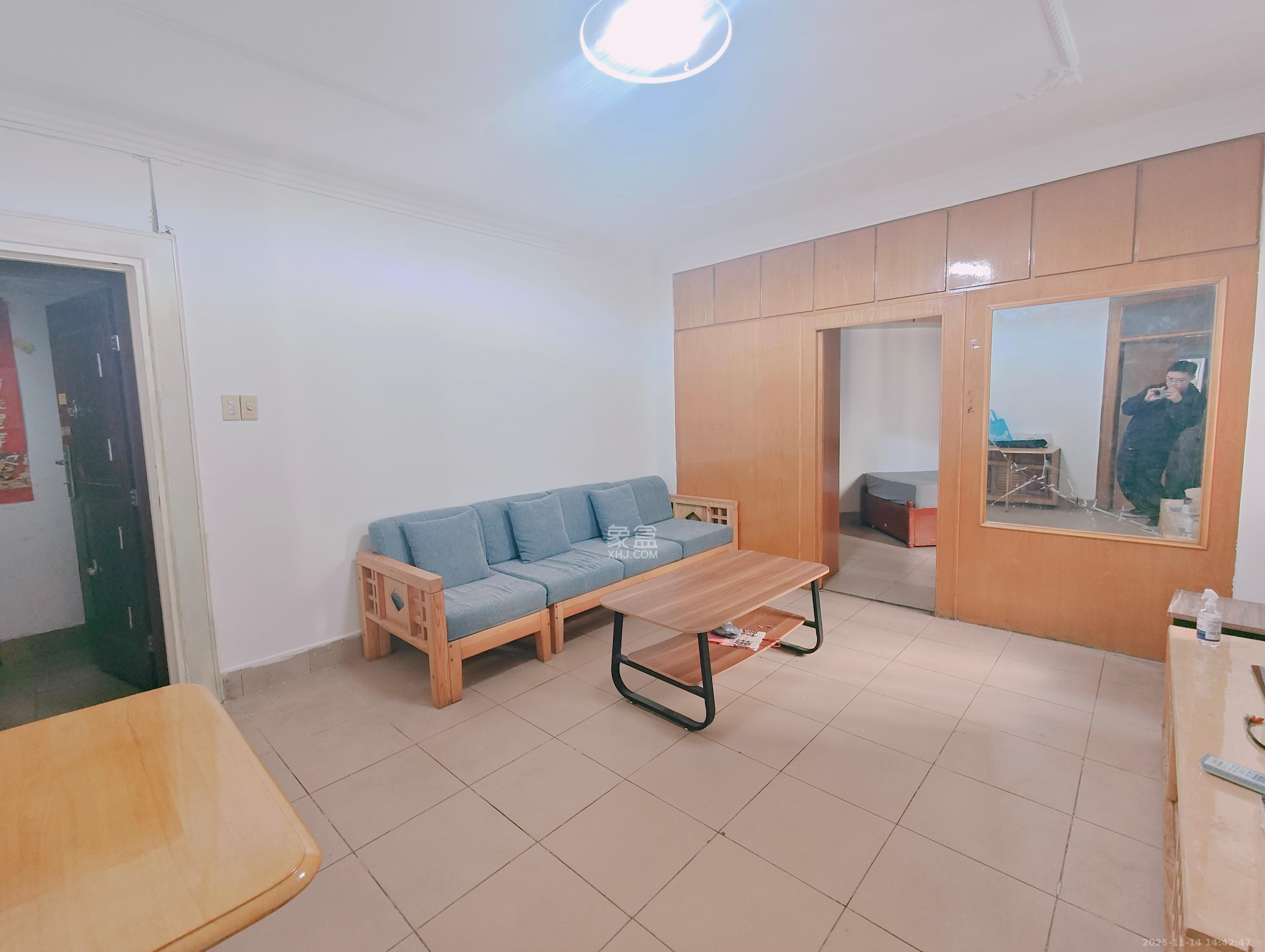 芙蓉广场农行单位宿舍  2室1厅1卫    2300.0元/月室内图