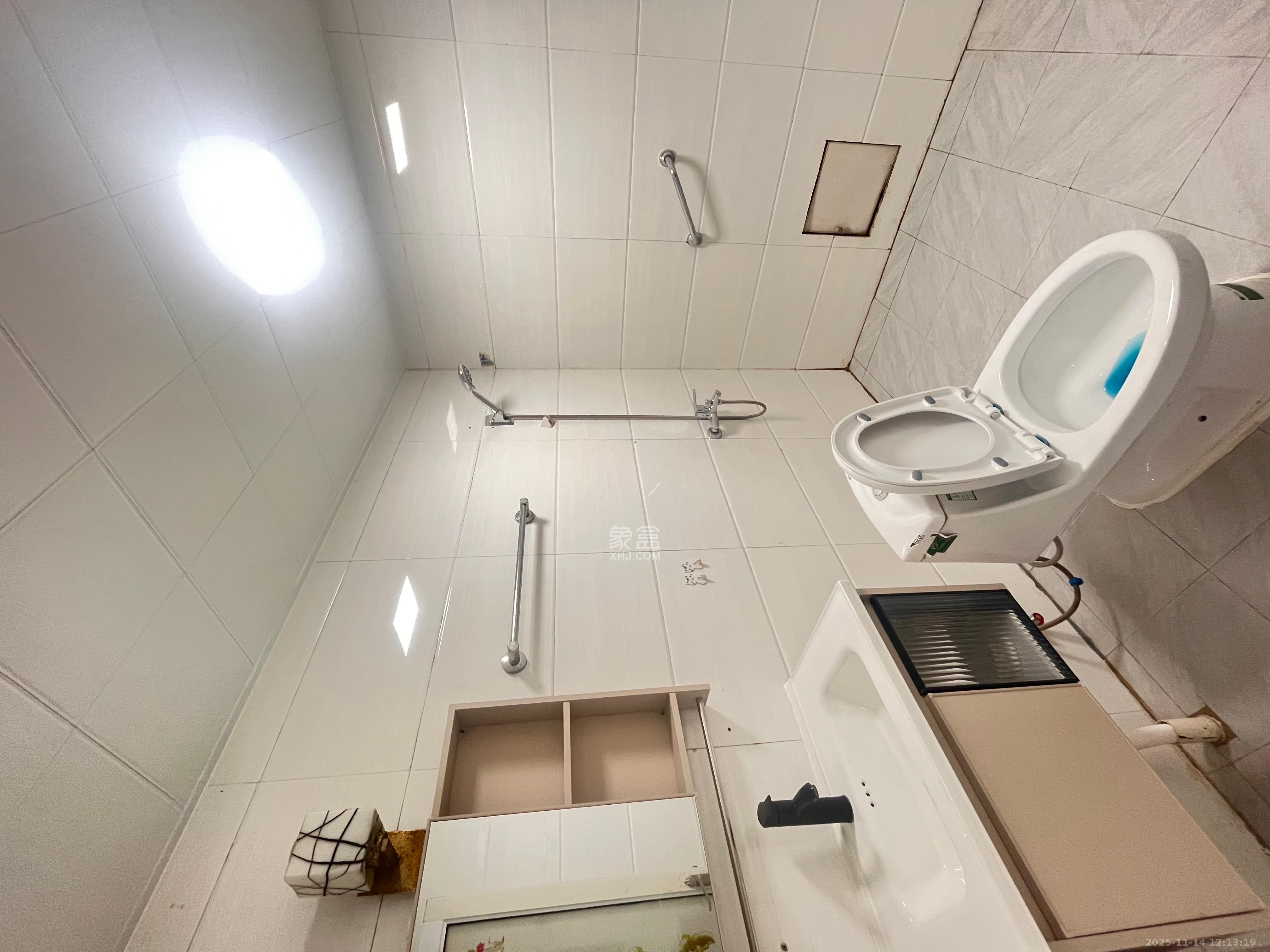 上城金都 1室1厅1卫 2200.0元/月 上城金都 1室1厅1卫 2200.0元/月室内图