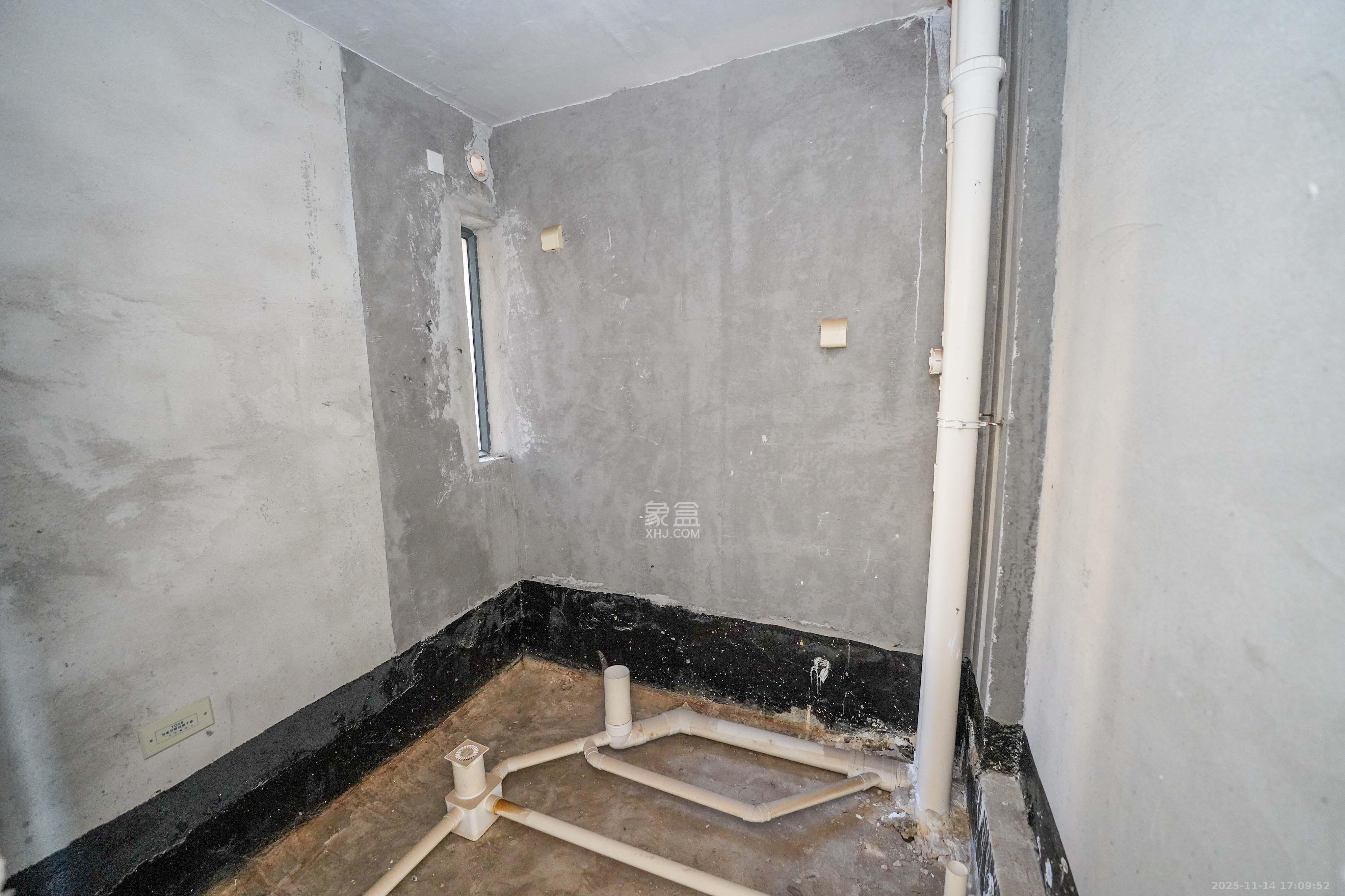 和美星城  4室2厅2卫    105.0万卫生间