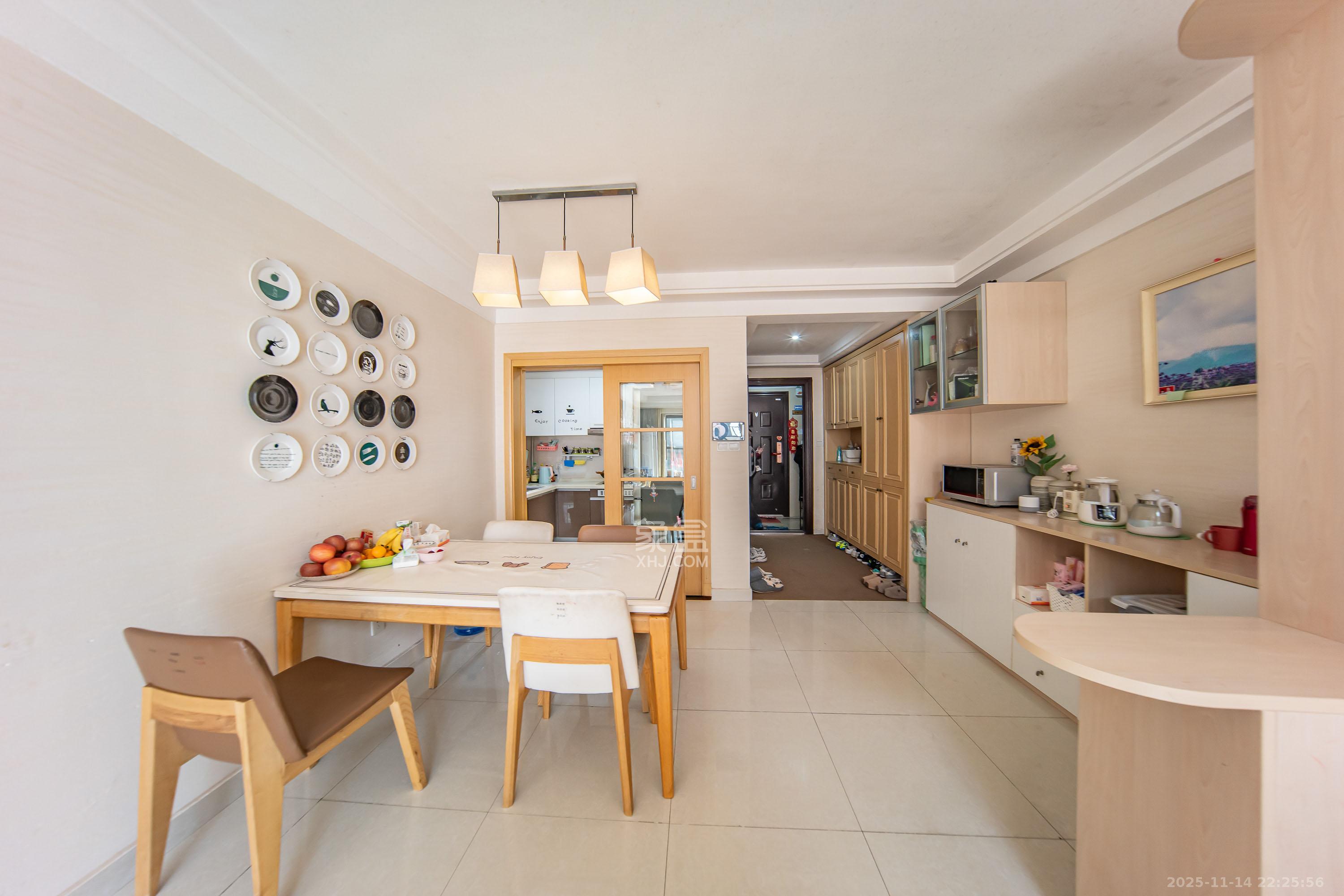 中海国际三期 3室2厅2卫 82.0万 中海国际三期 3室2厅2卫 82.0万客厅