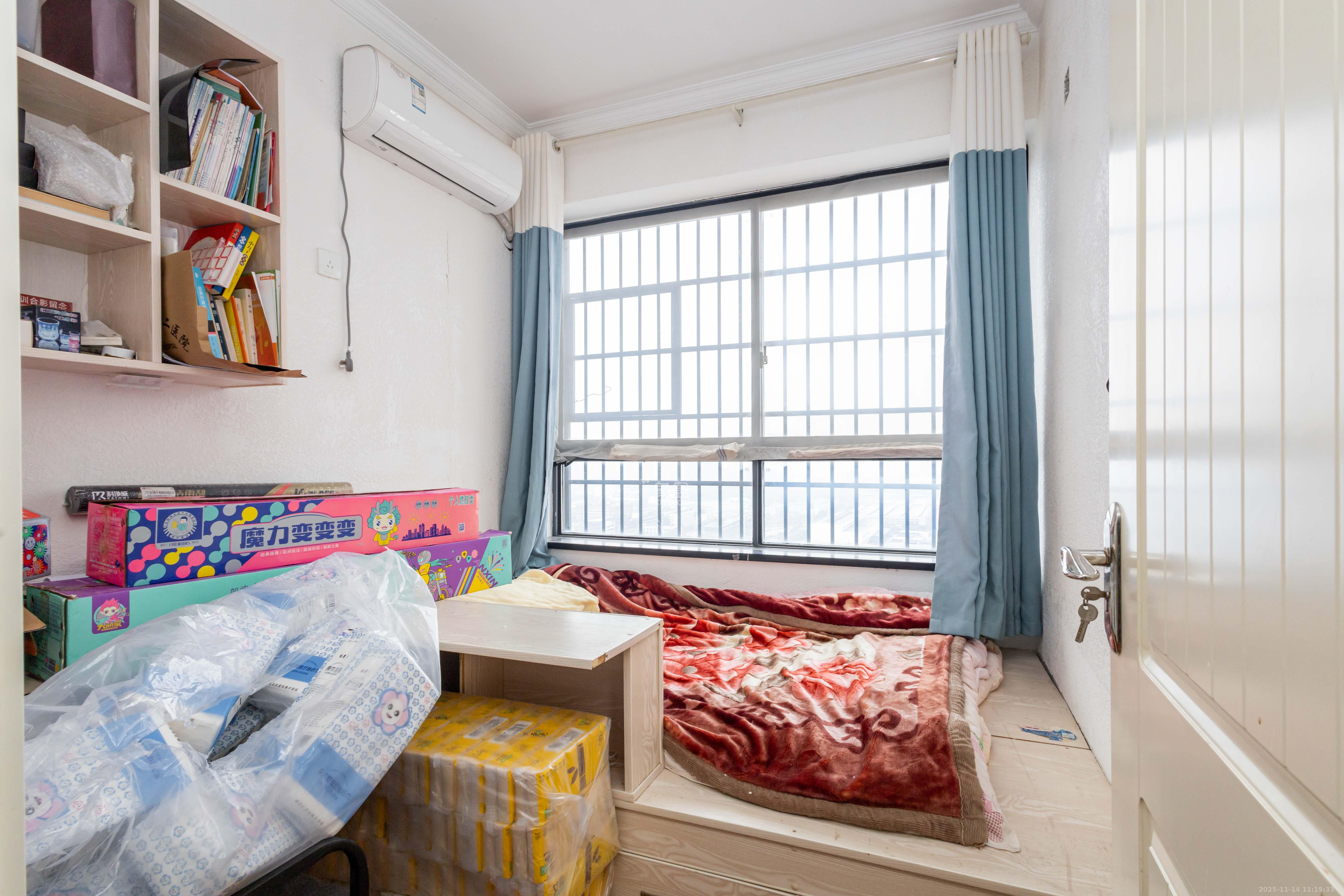 辉宏橄榄城  3室2厅1卫    48.0万卧室