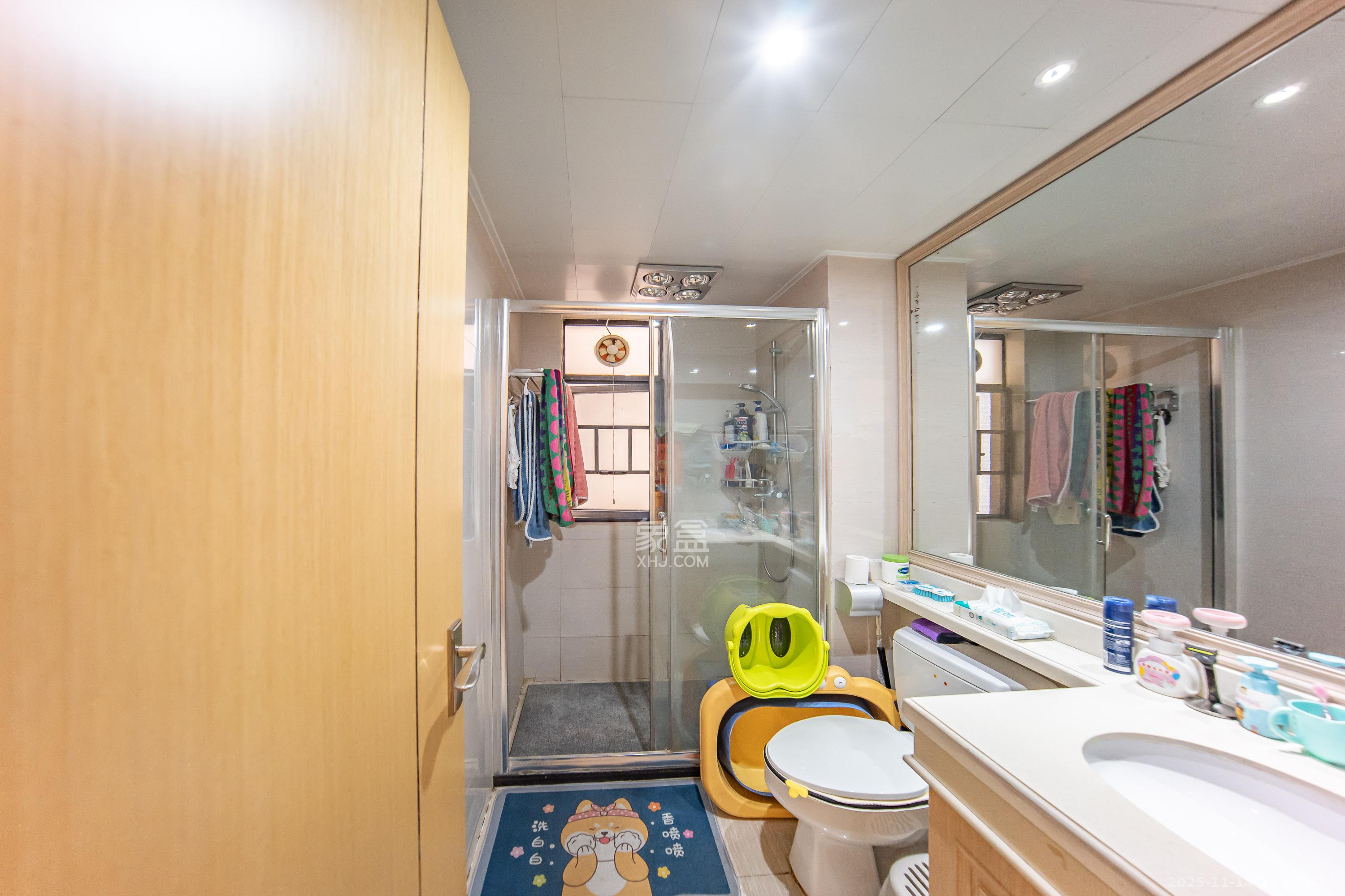 中海国际三期 3室2厅2卫 82.0万 中海国际三期 3室2厅2卫 82.0万卫生间