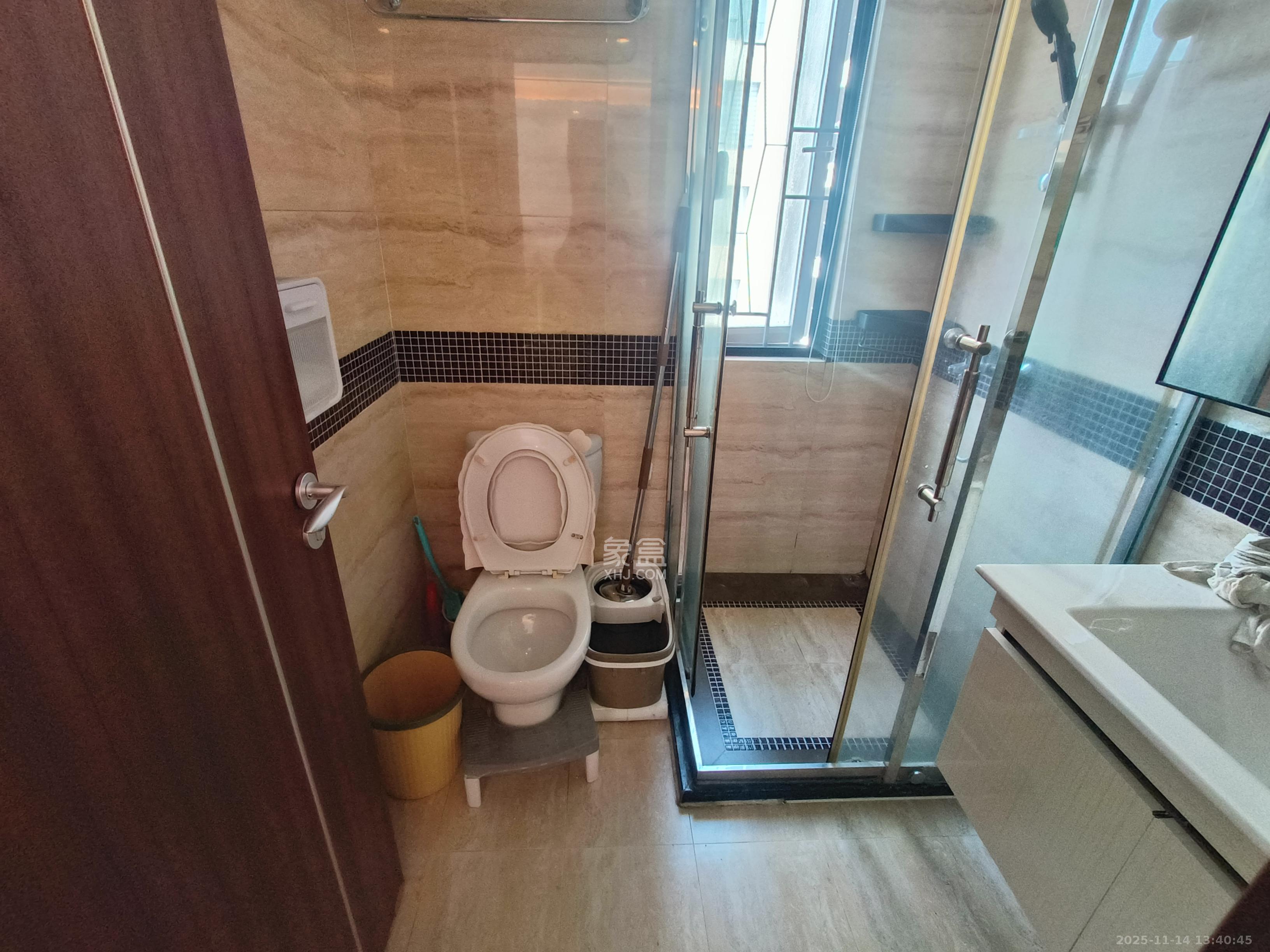 万科城 3室2厅1卫 2400.0元/月 万科城 3室2厅1卫 2400.0元/月室内图