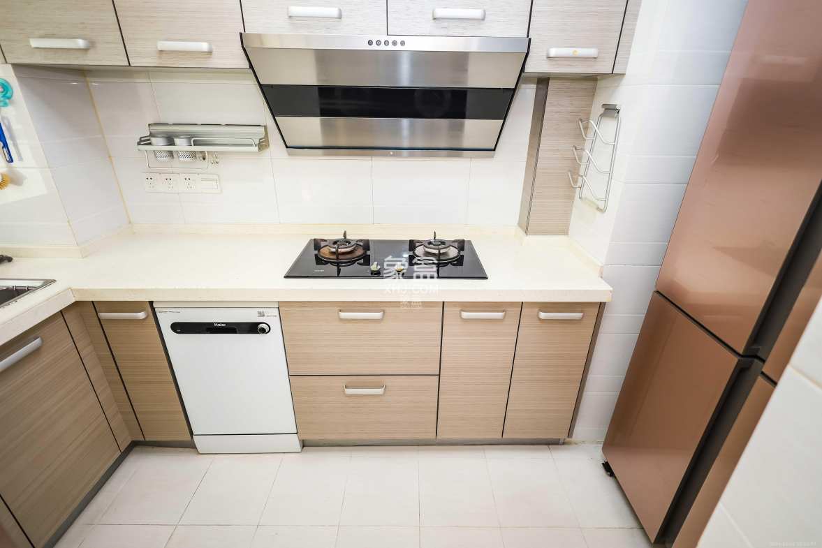 潇湘奥林匹克花园 4室2厅2卫 3200.0元/月 潇湘奥林匹克花园 4室2厅2卫 3200.0元/月室内图