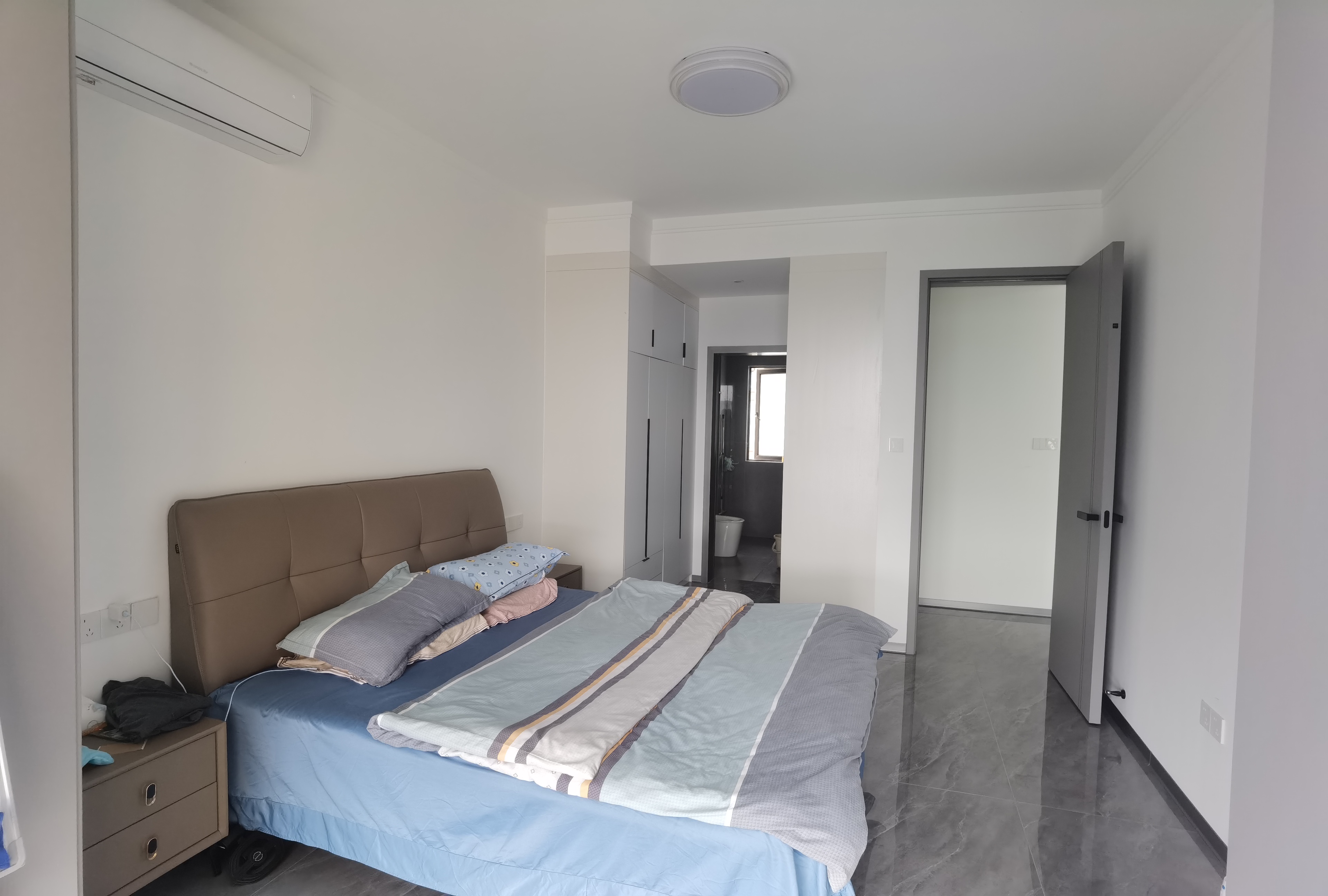 保利香槟国际  3室2厅1卫    88.88万客厅