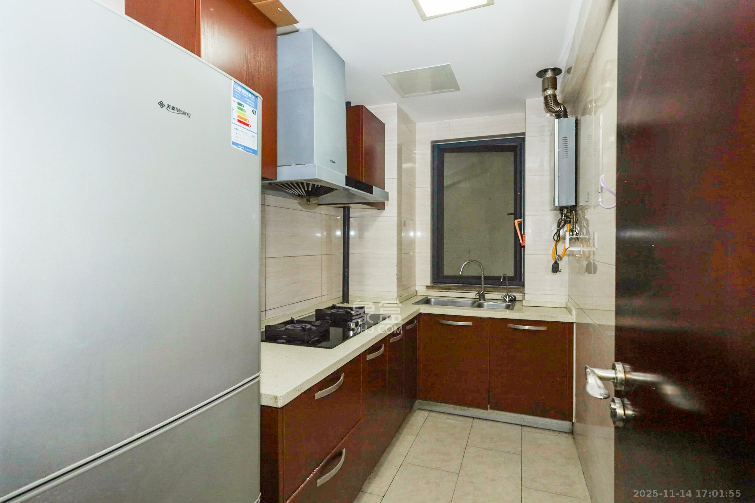 好莱城（弘德西街）  2室2厅1卫    62.0万厨房