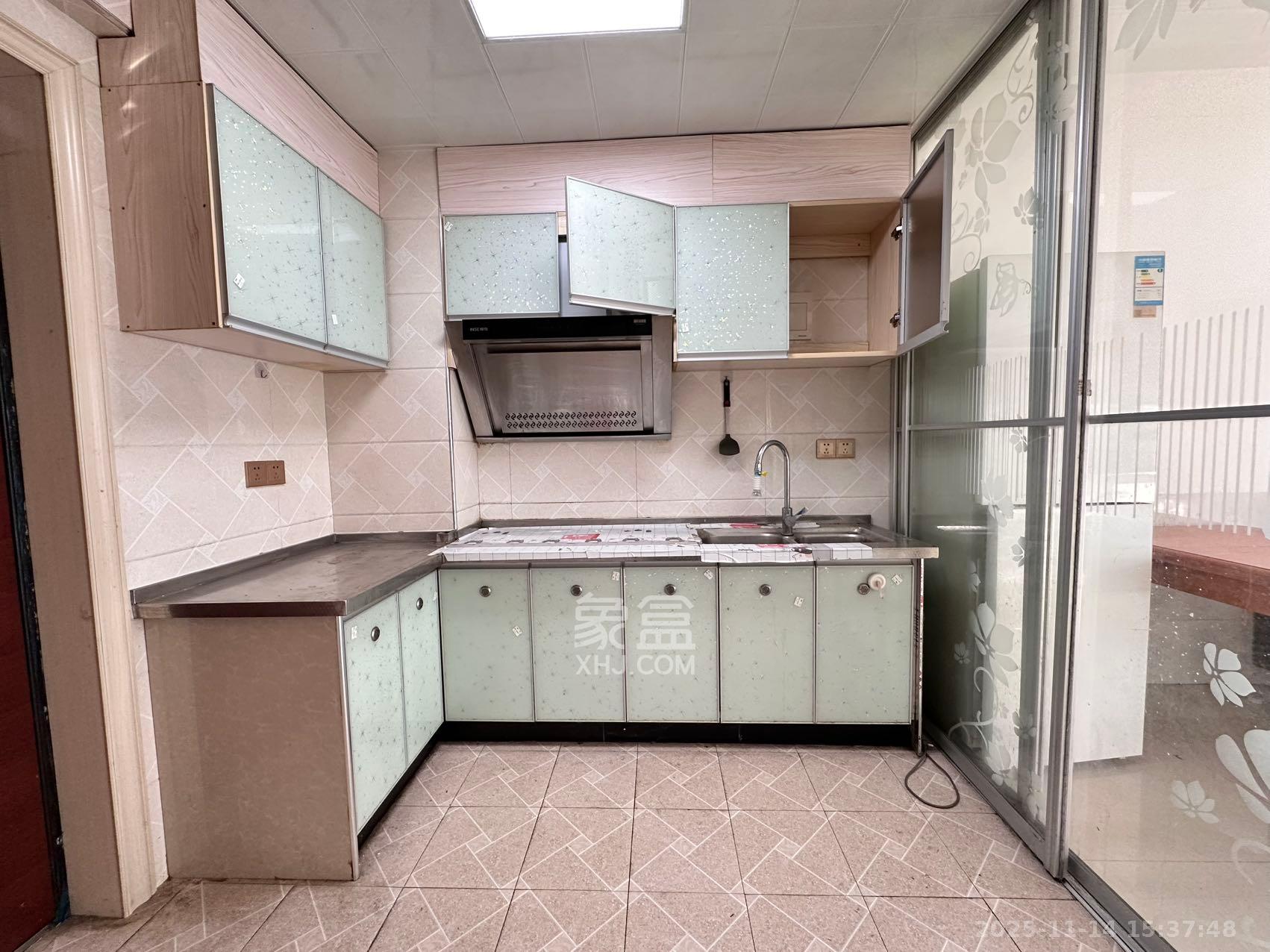 达美D6区  1室1厅1卫    1700.0元/月室内图