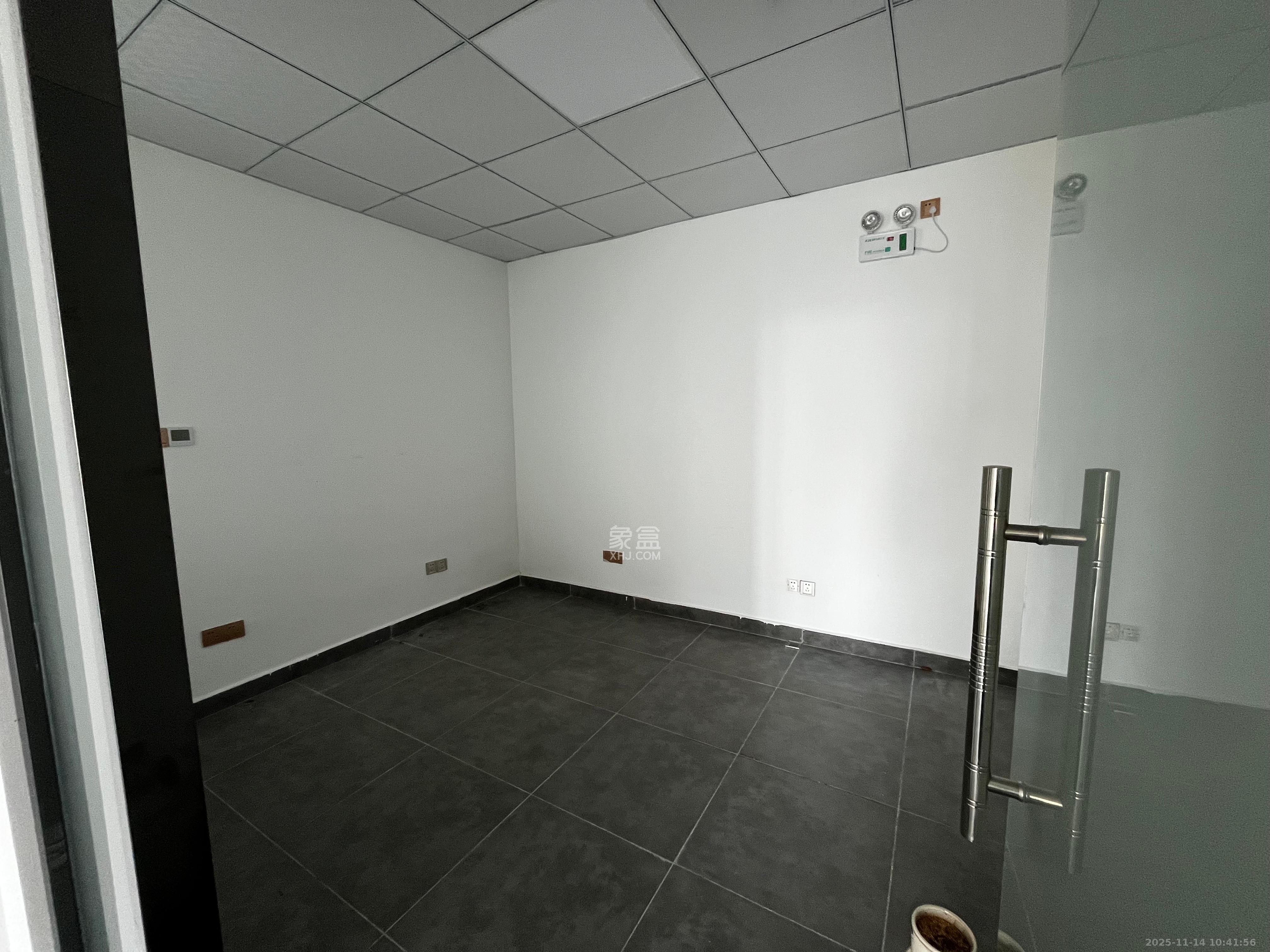 华润置地广场一期   262.0㎡      12000.0元/月室内图