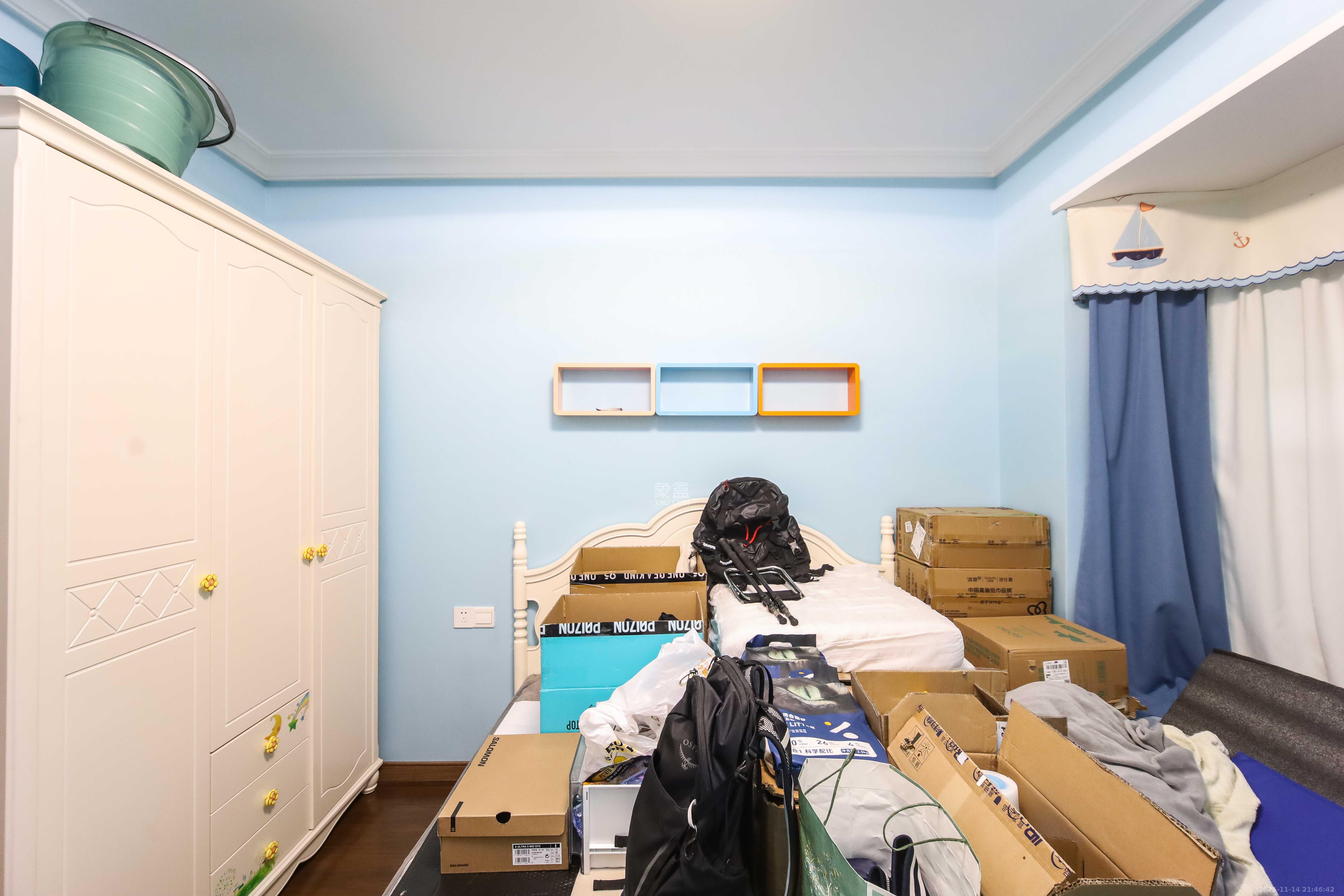 万科金域蓝湾  4室2厅2卫    185.0万卧室