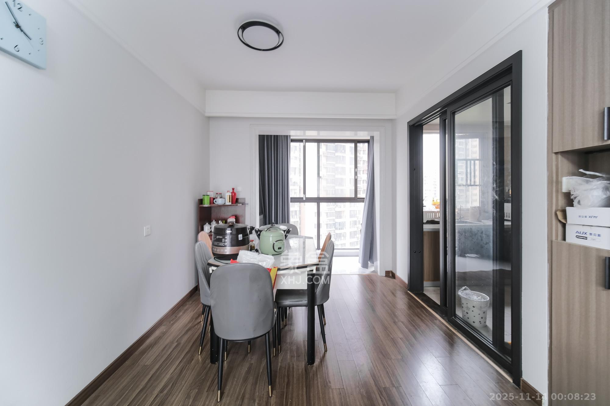 保利香槟国际 4室2厅2卫 93.8万 保利香槟国际 4室2厅2卫 93.8万客厅