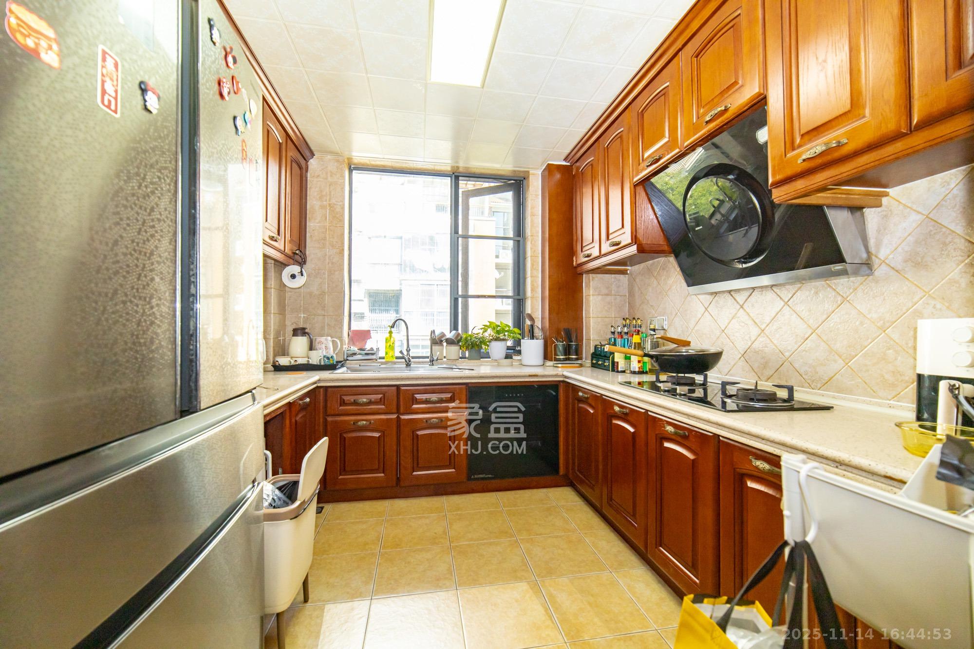 美林水郡 4室2厅2卫 207.0万 美林水郡 4室2厅2卫 207.0万厨房