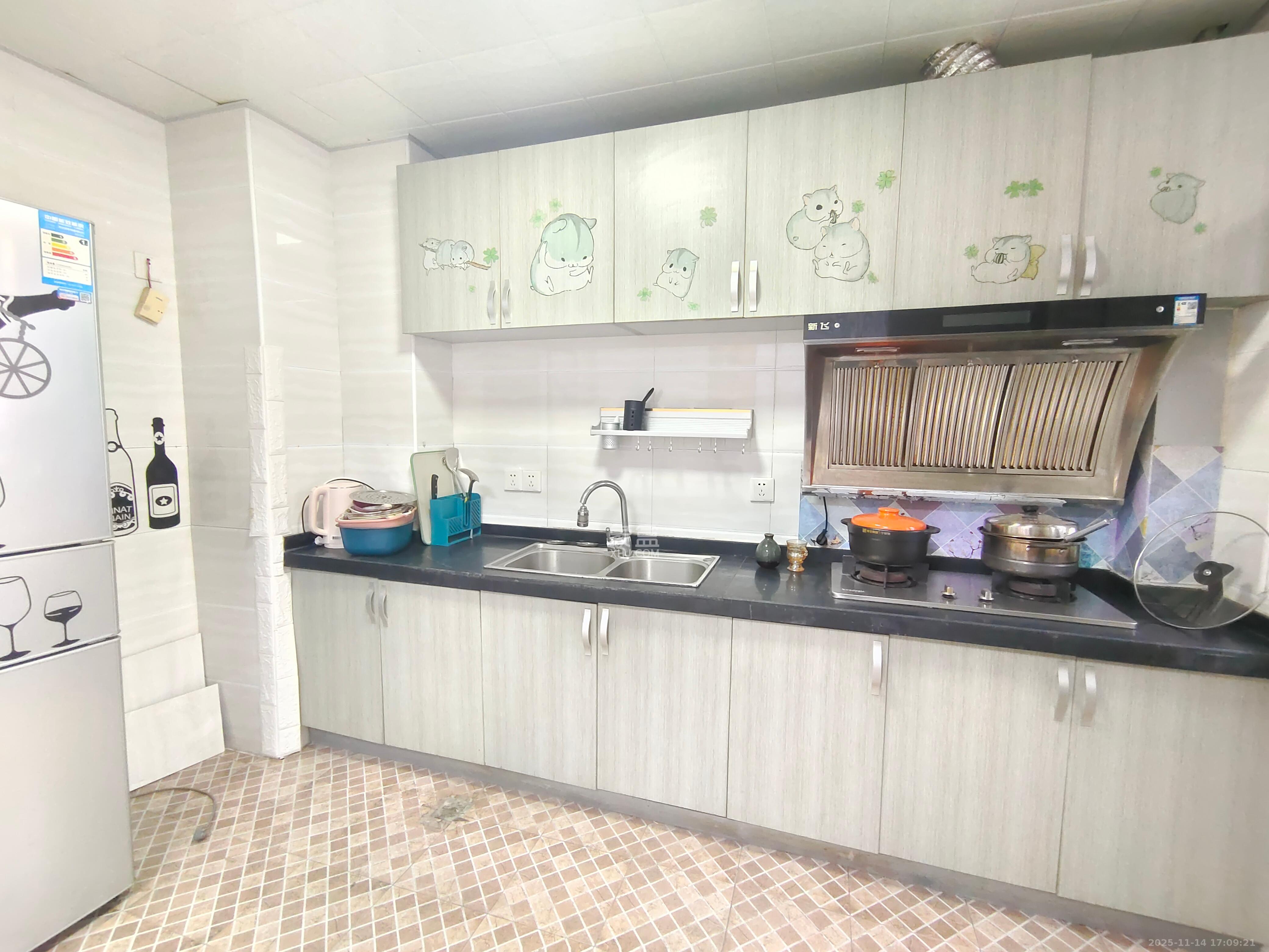 沁园春御院 3室2厅1卫 3000.0元/月 沁园春御院 3室2厅1卫 3000.0元/月室内图