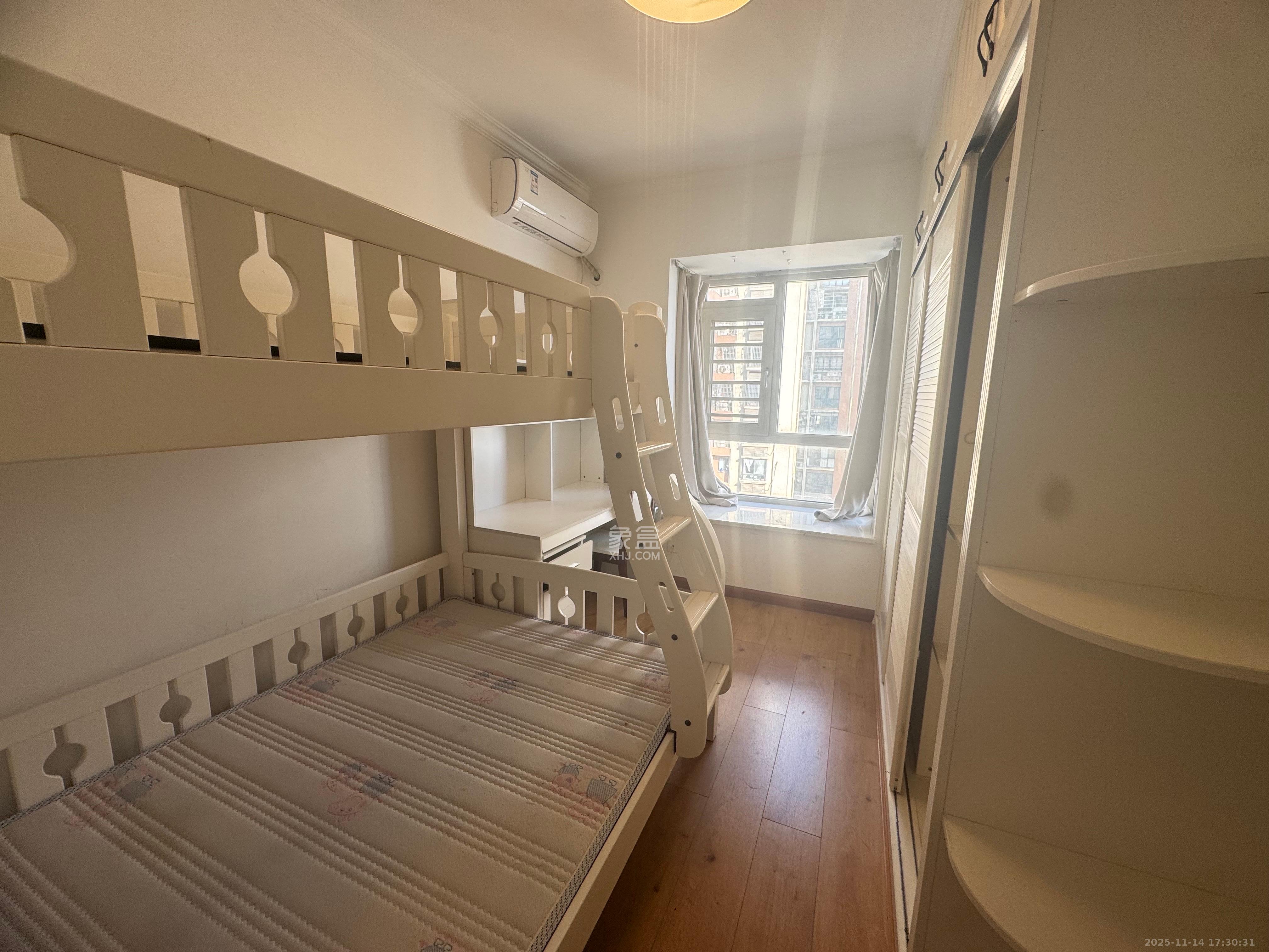 楚天世纪城东苑  3室2厅2卫    1900.0元/月室内图